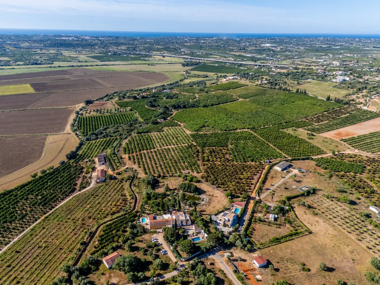 Contemporary 3-Bedroom Villa with Pool and Expansive Grounds in Silves, Portugal - Image 1
