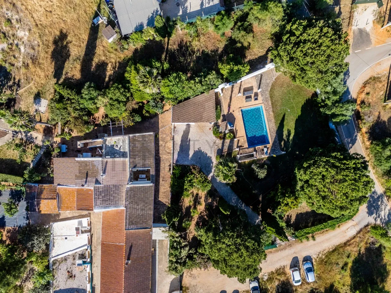 Contemporary 3-Bedroom Villa with Pool and Expansive Grounds in Silves, Portugal - Image 3