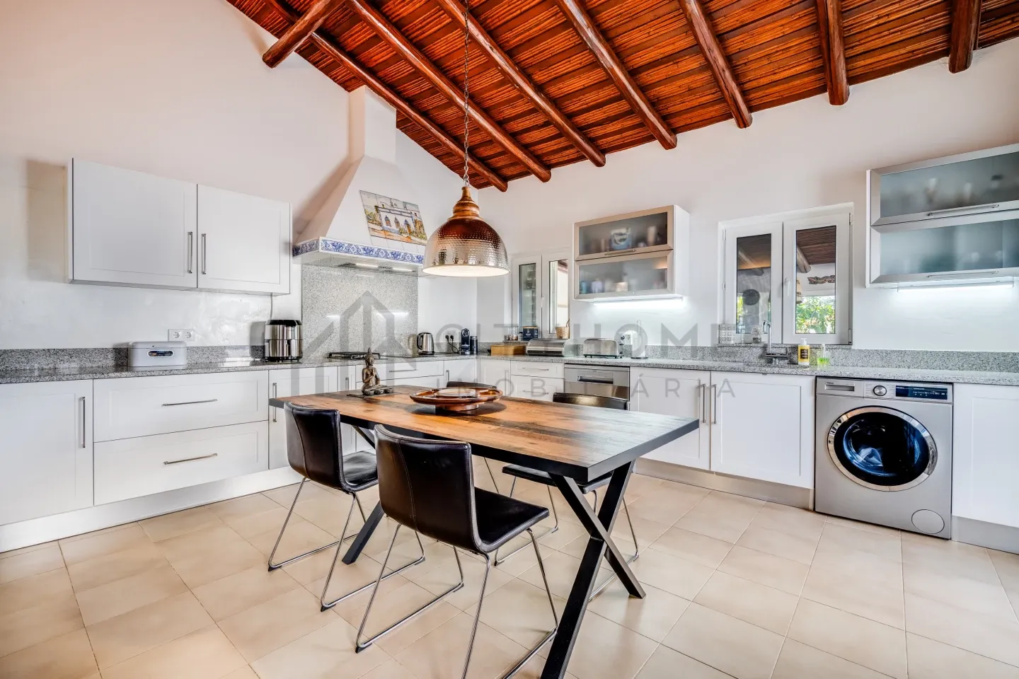 Contemporary 3-Bedroom Villa with Pool and Expansive Grounds in Silves, Portugal - View image 11 of 40