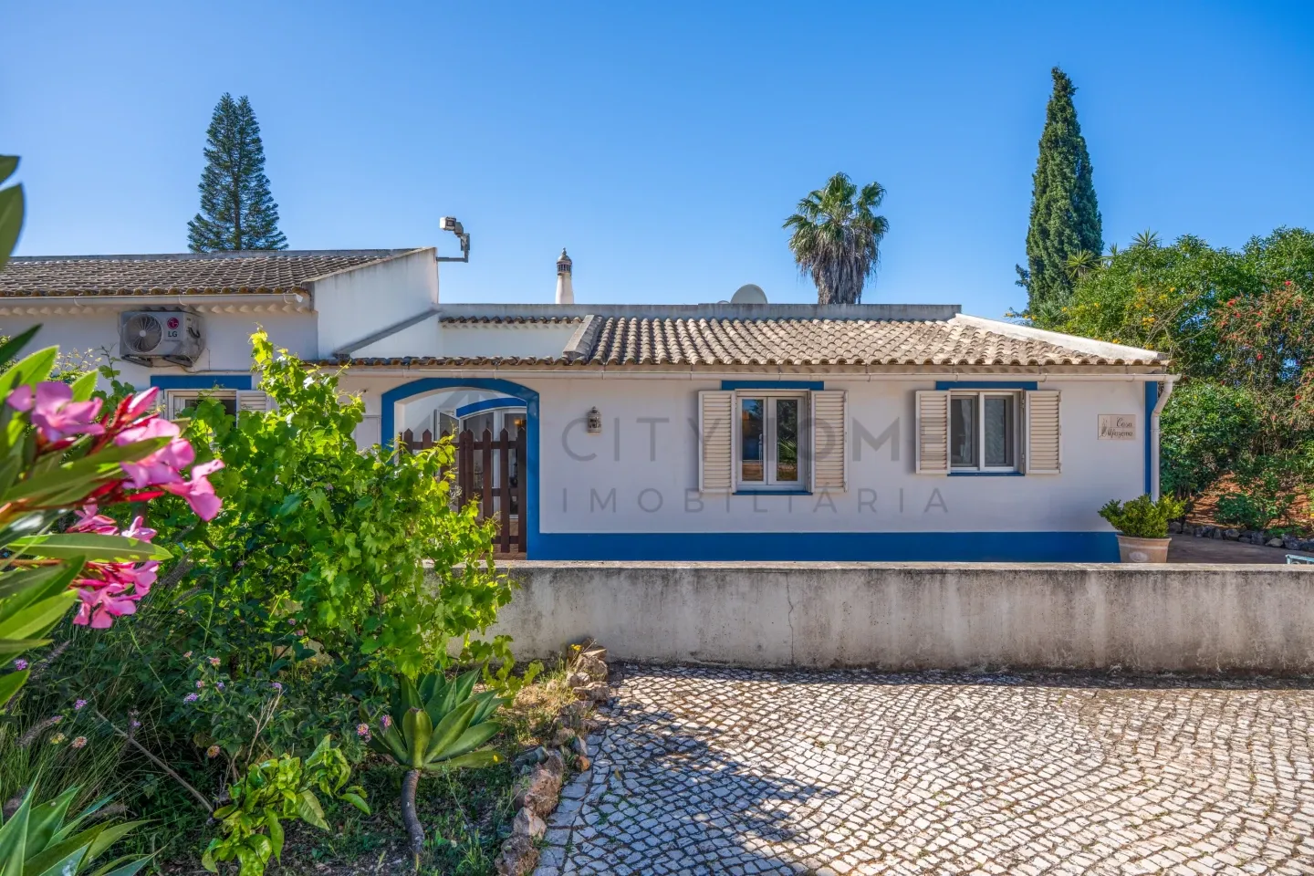 Contemporary 3-Bedroom Villa with Pool and Expansive Grounds in Silves, Portugal - View image 34 of 40