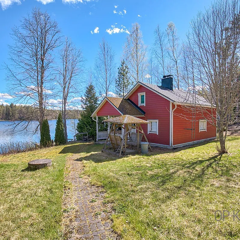1960s Finnish Cabin with Expansive Land by Hirsjärvi Lake