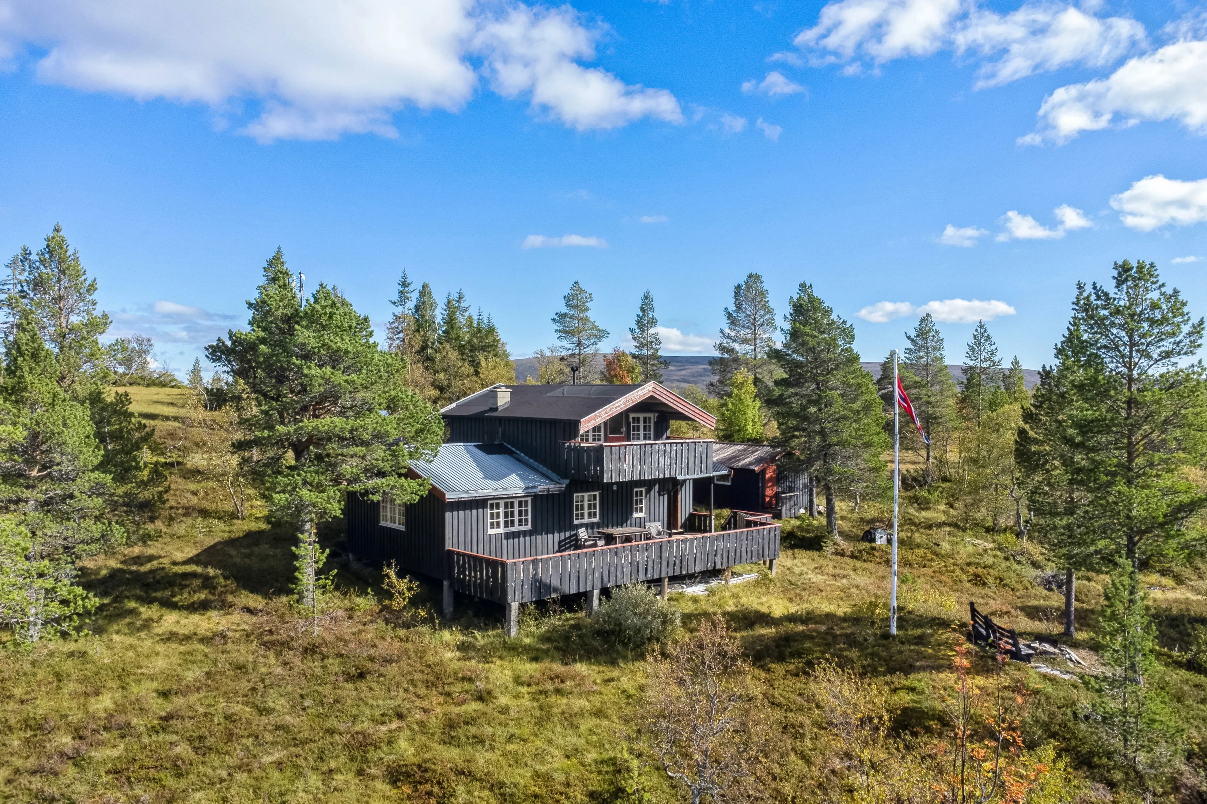 3-Bedroom Norwegian Cabin with Terrace and Solar Power in Rognes - Image 1