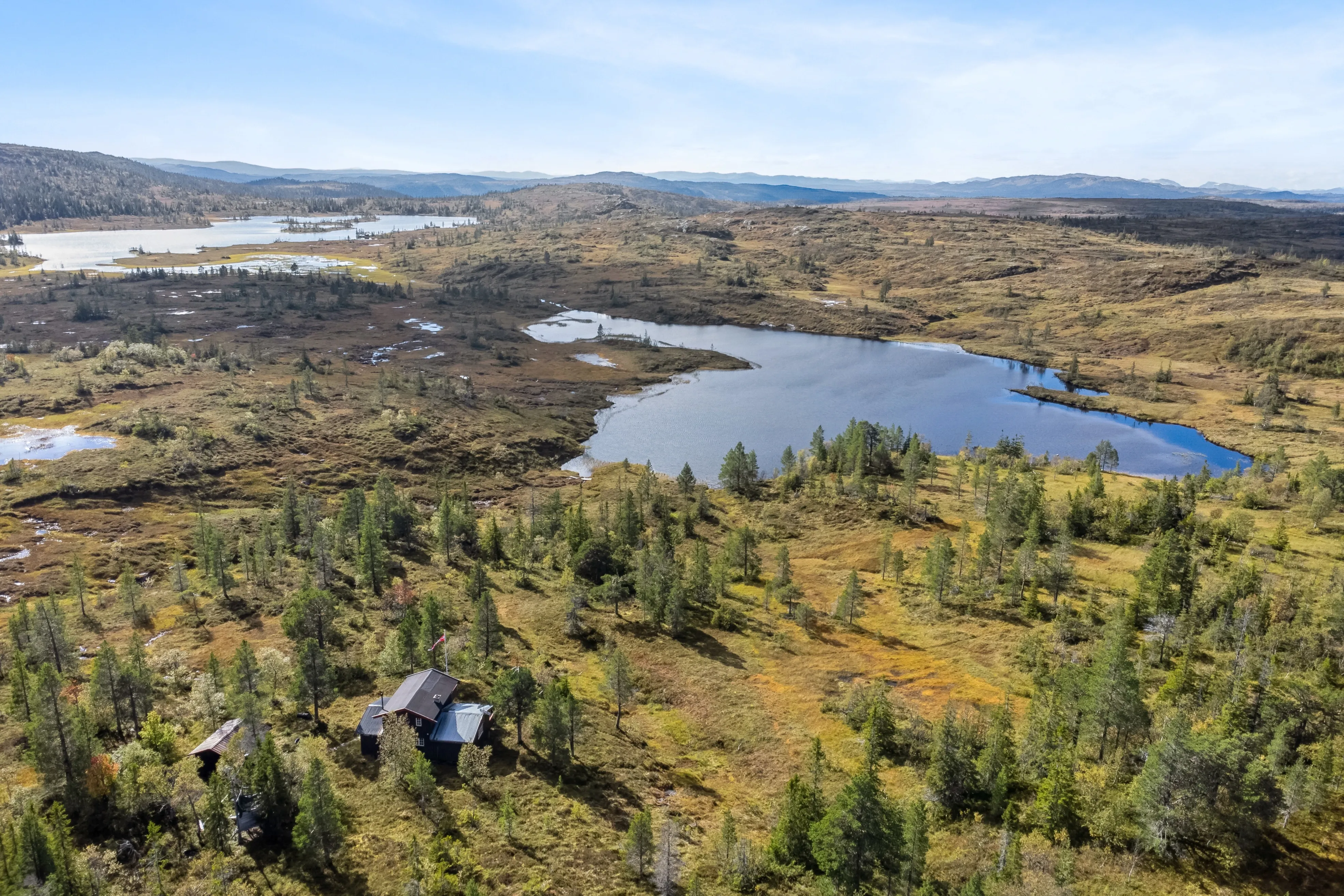 3-Bedroom Norwegian Cabin with Terrace and Solar Power in Rognes - Image 2