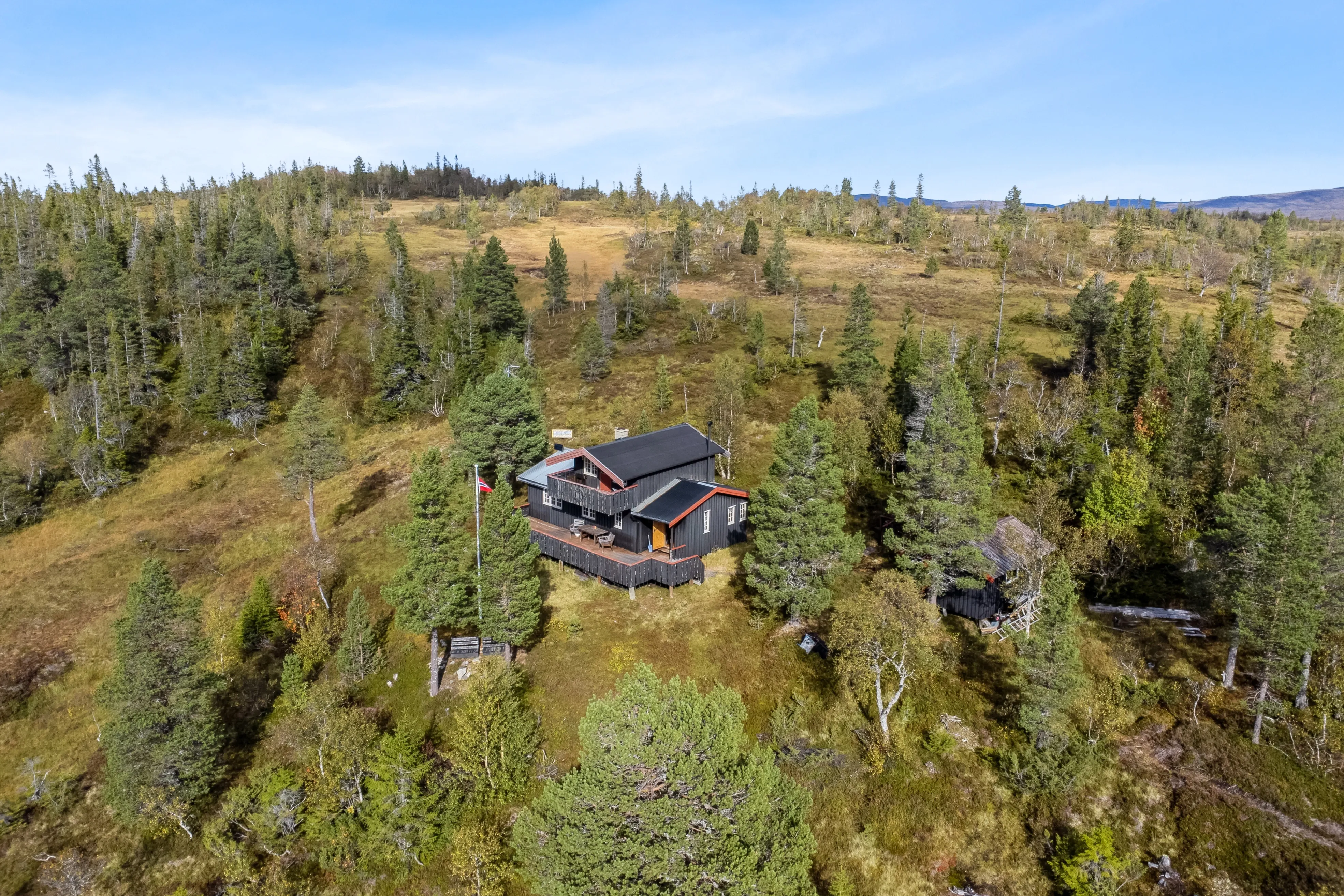 3-Bedroom Norwegian Cabin with Terrace and Solar Power in Rognes - Image 3