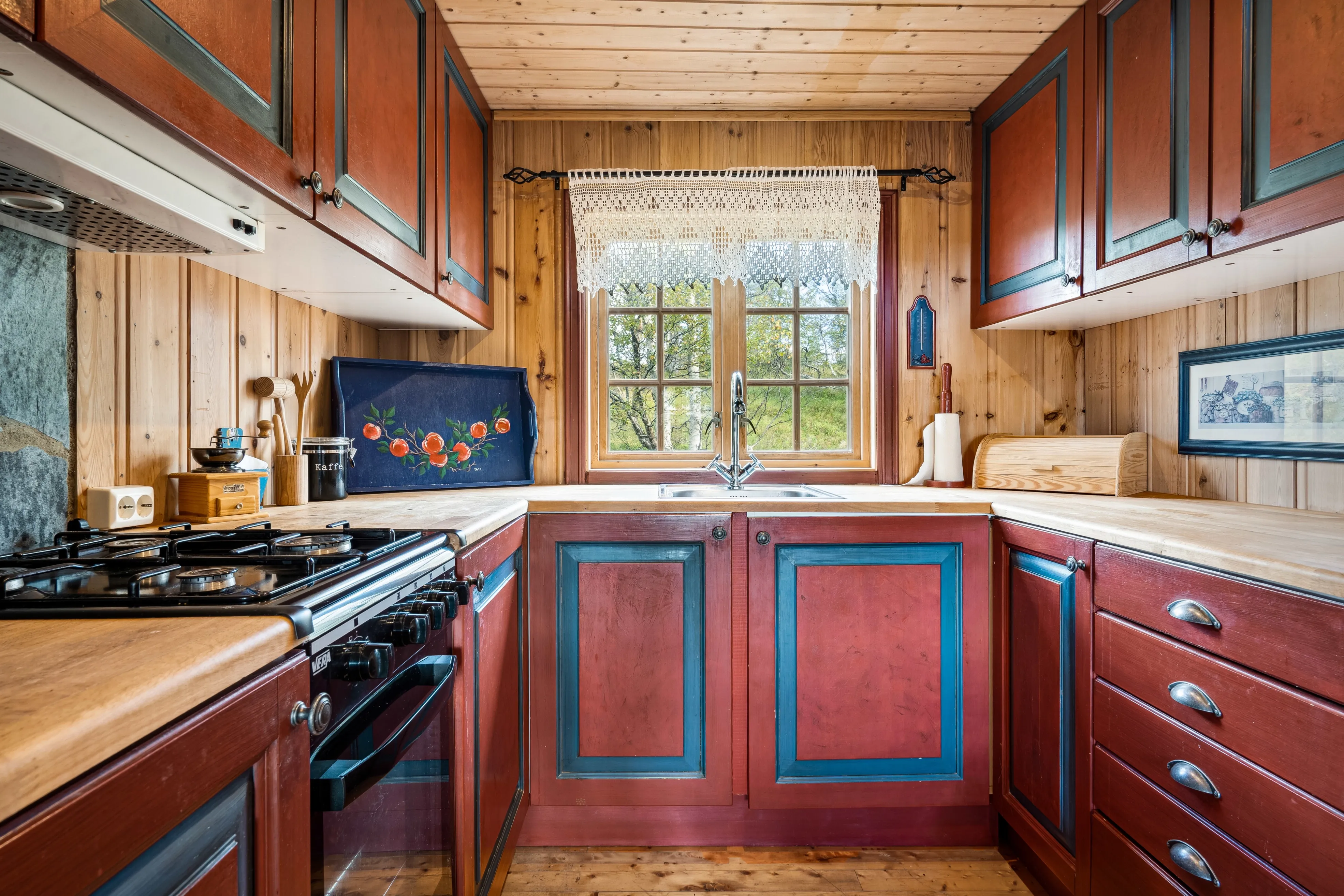 3-Bedroom Norwegian Cabin with Terrace and Solar Power in Rognes - View image 8 of 46