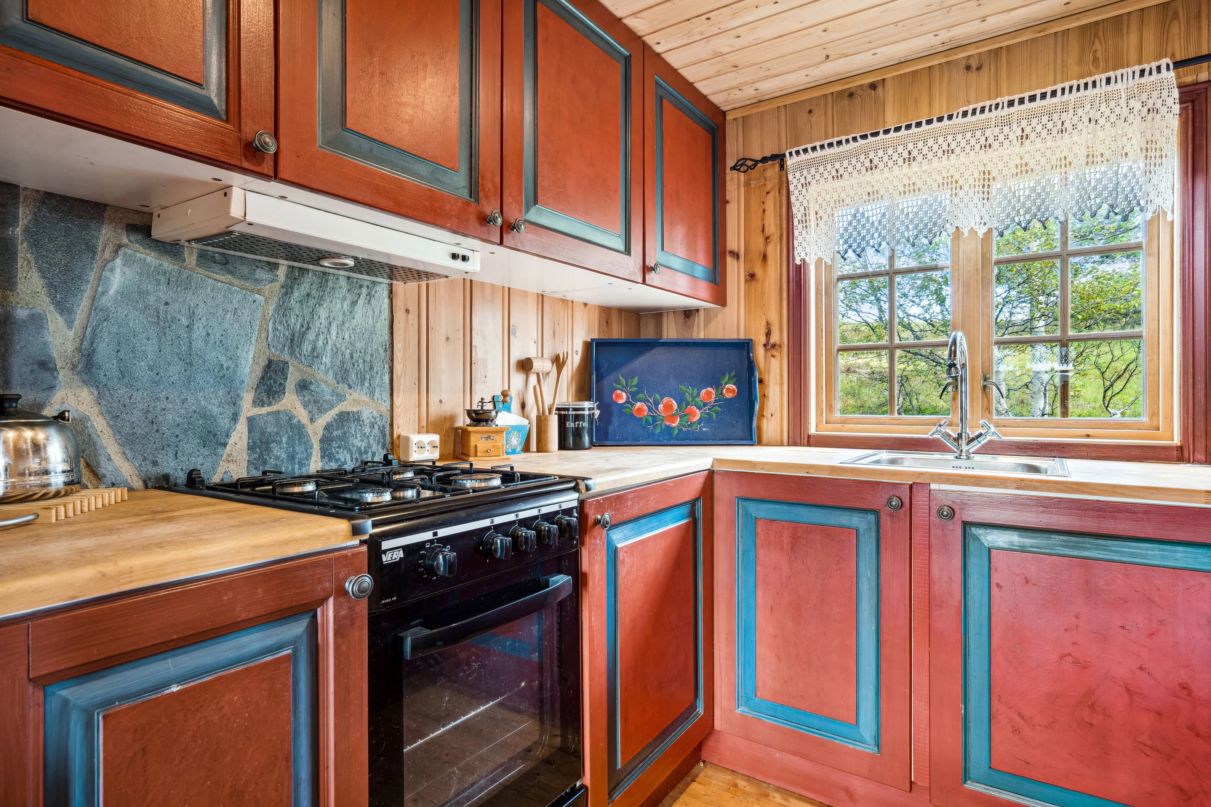 3-Bedroom Norwegian Cabin with Terrace and Solar Power in Rognes - View image 9 of 46