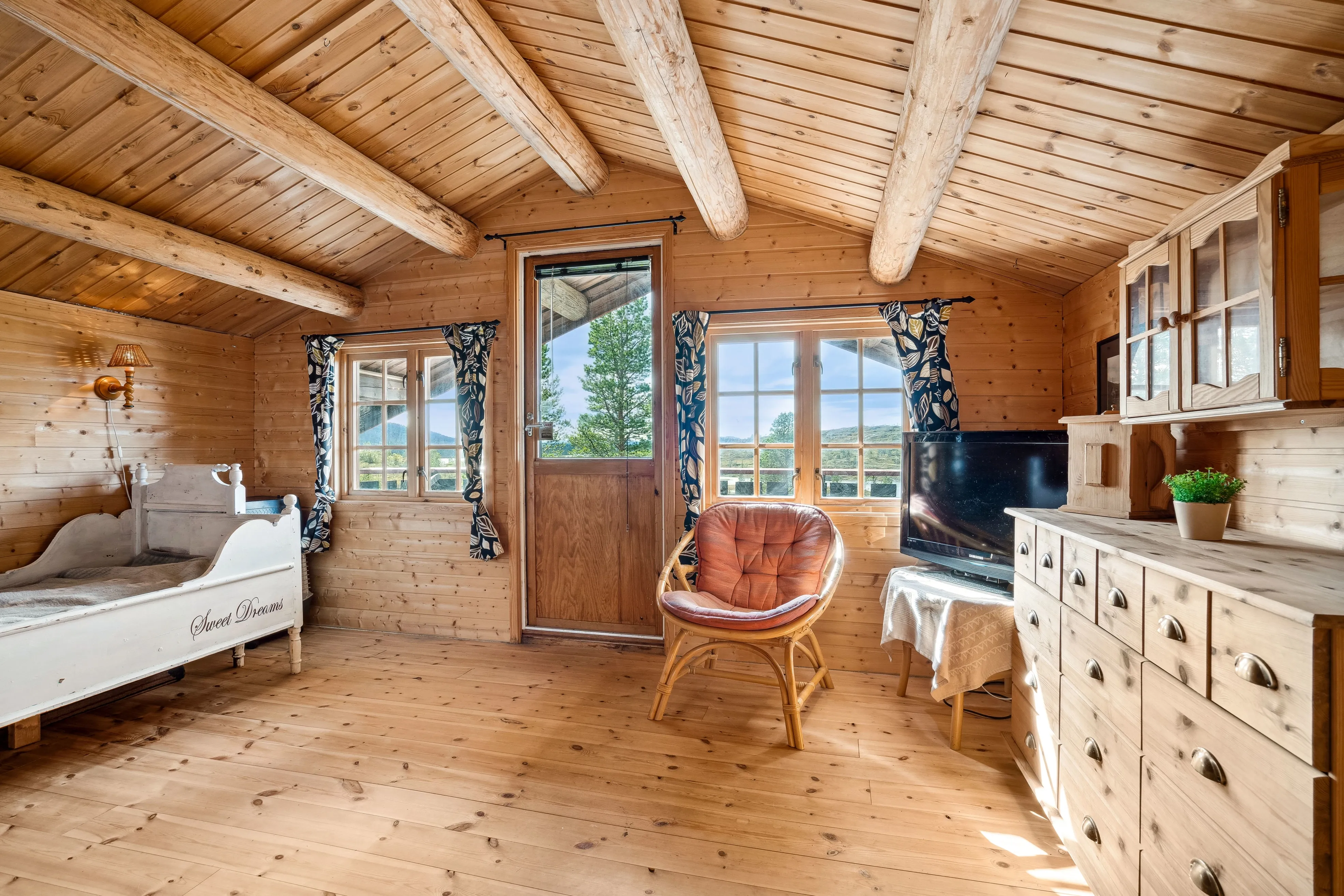 3-Bedroom Norwegian Cabin with Terrace and Solar Power in Rognes - View image 16 of 46