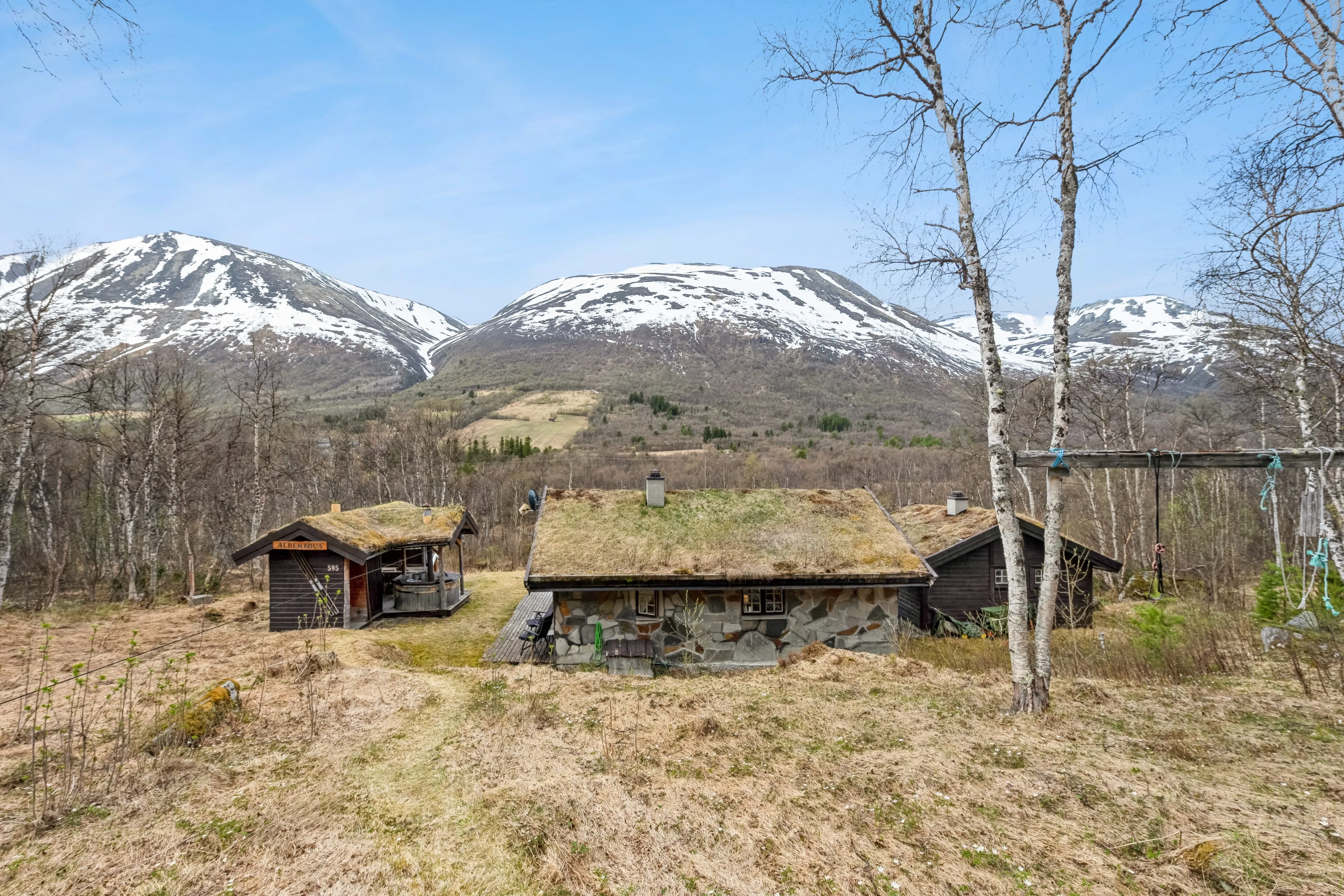 1996 Three-Bedroom House with Terrace in Norway's Scenic Storlidalen - Image 1