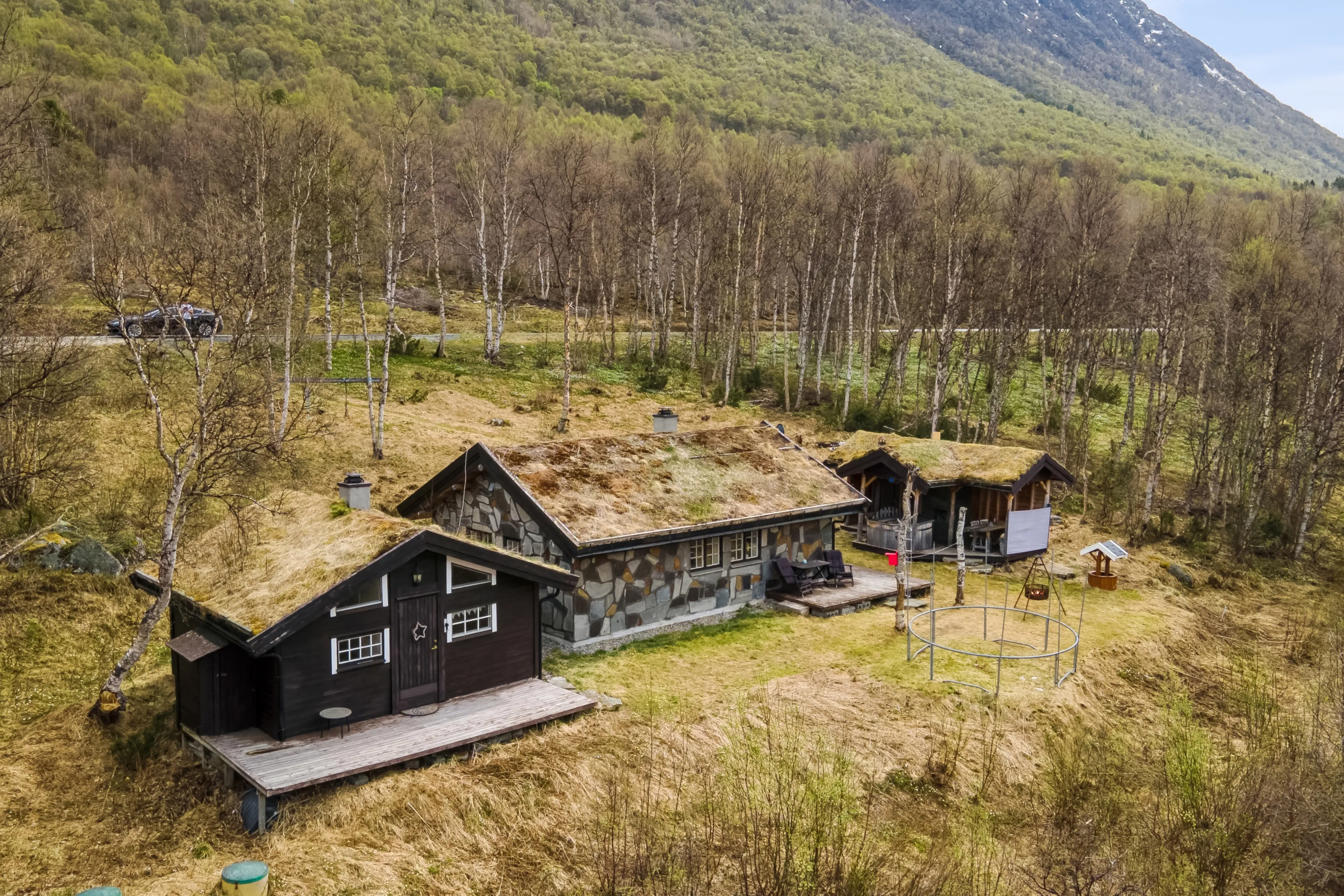 1996 Three-Bedroom House with Terrace in Norway's Scenic Storlidalen - Image 2