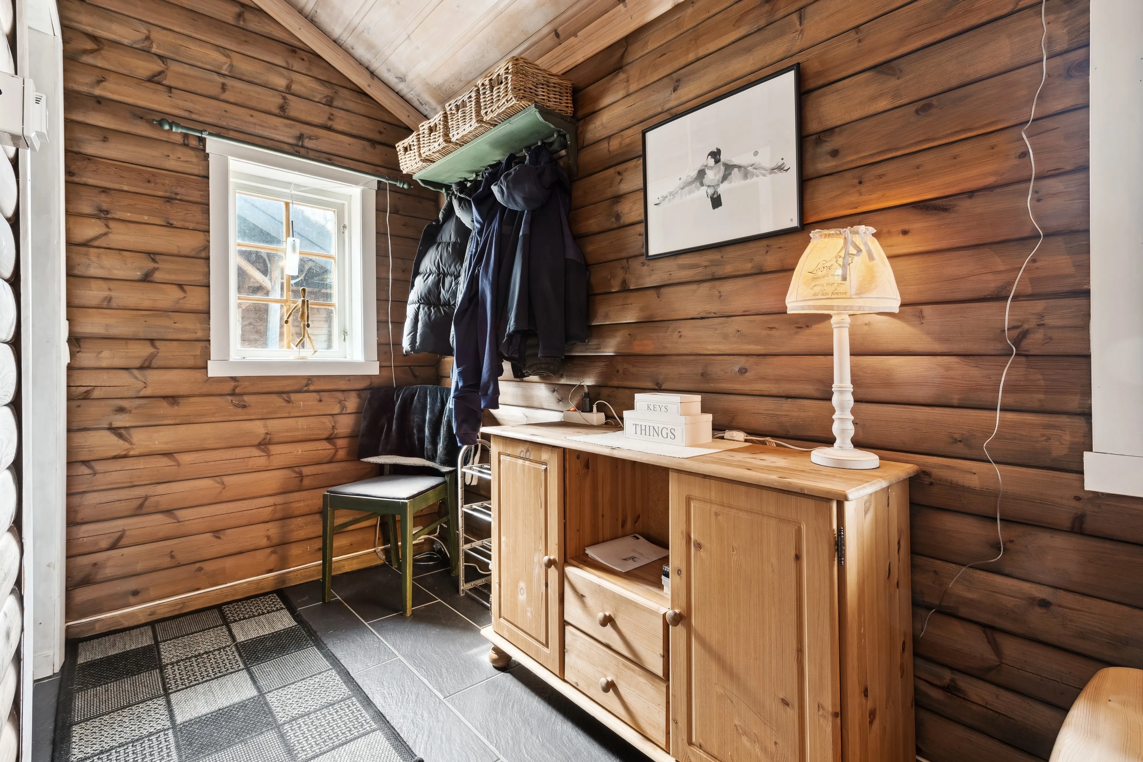 1996 Three-Bedroom House with Terrace in Norway's Scenic Storlidalen - View image 10 of 45