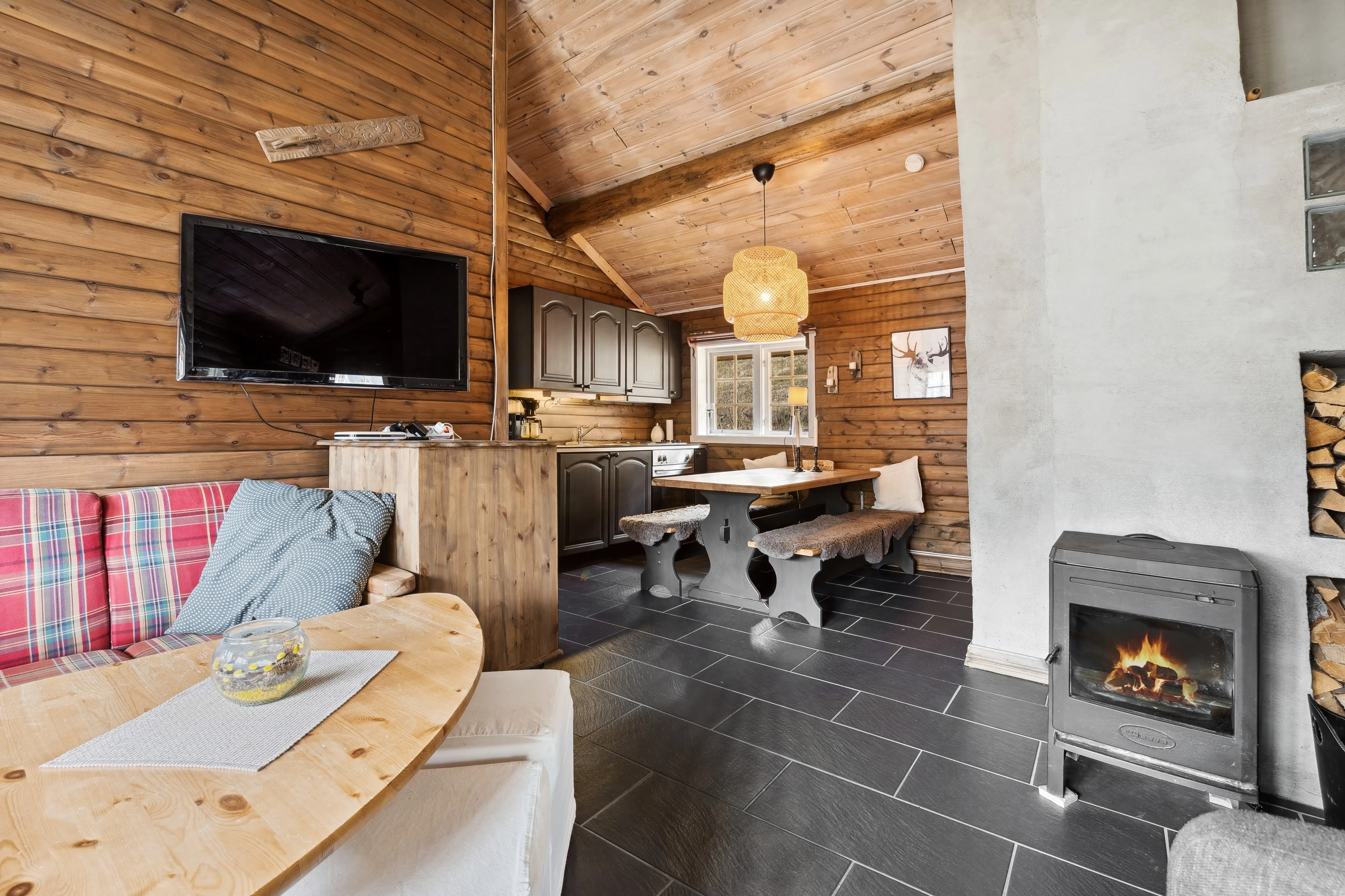 1996 Three-Bedroom House with Terrace in Norway's Scenic Storlidalen - View image 14 of 45