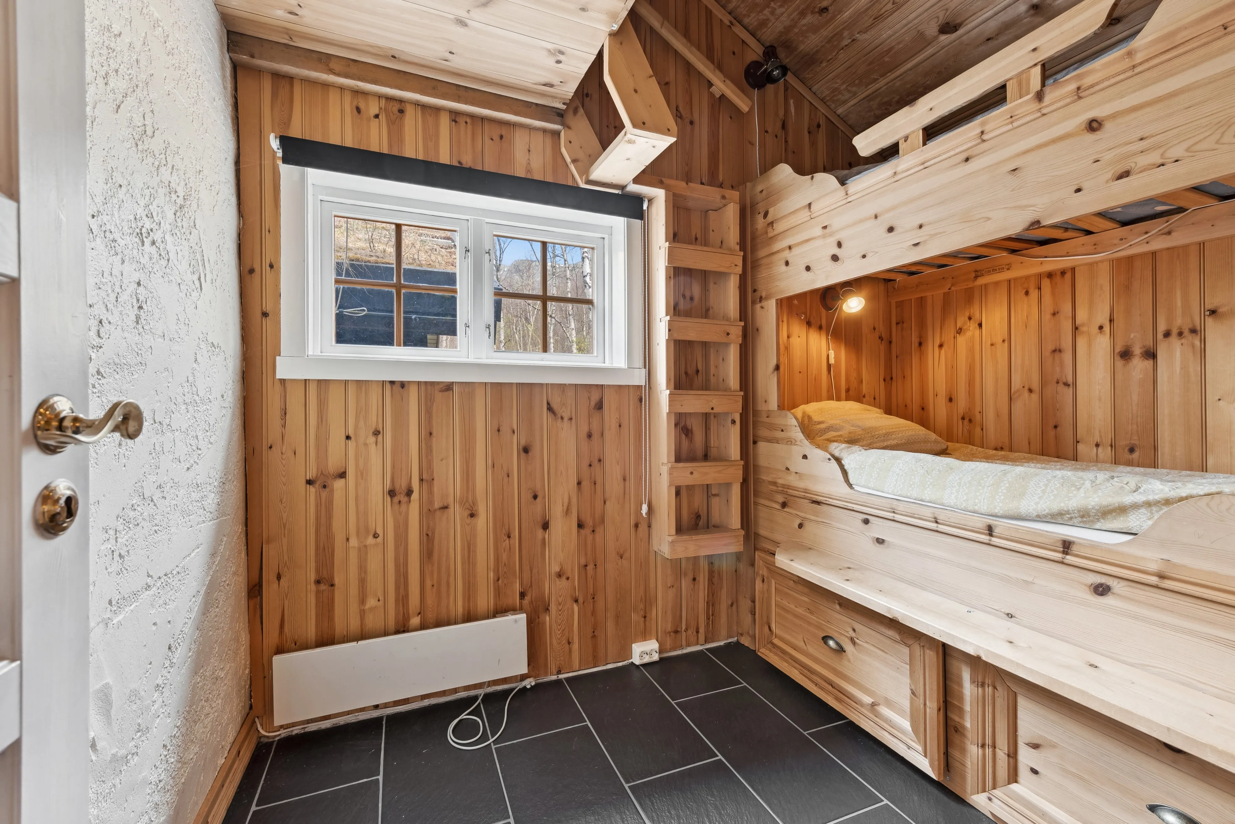 1996 Three-Bedroom House with Terrace in Norway's Scenic Storlidalen - View image 21 of 45
