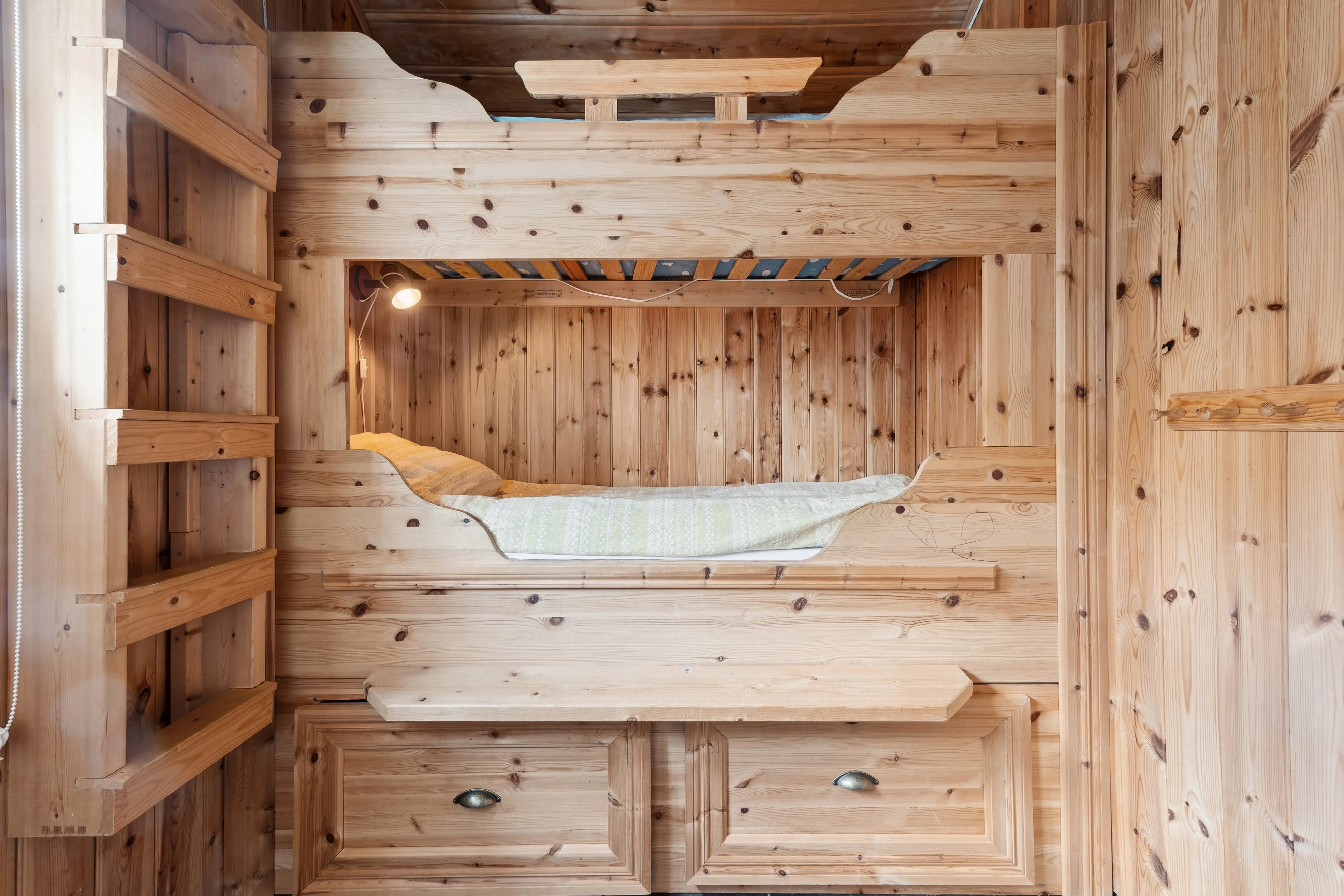 1996 Three-Bedroom House with Terrace in Norway's Scenic Storlidalen - View image 23 of 45
