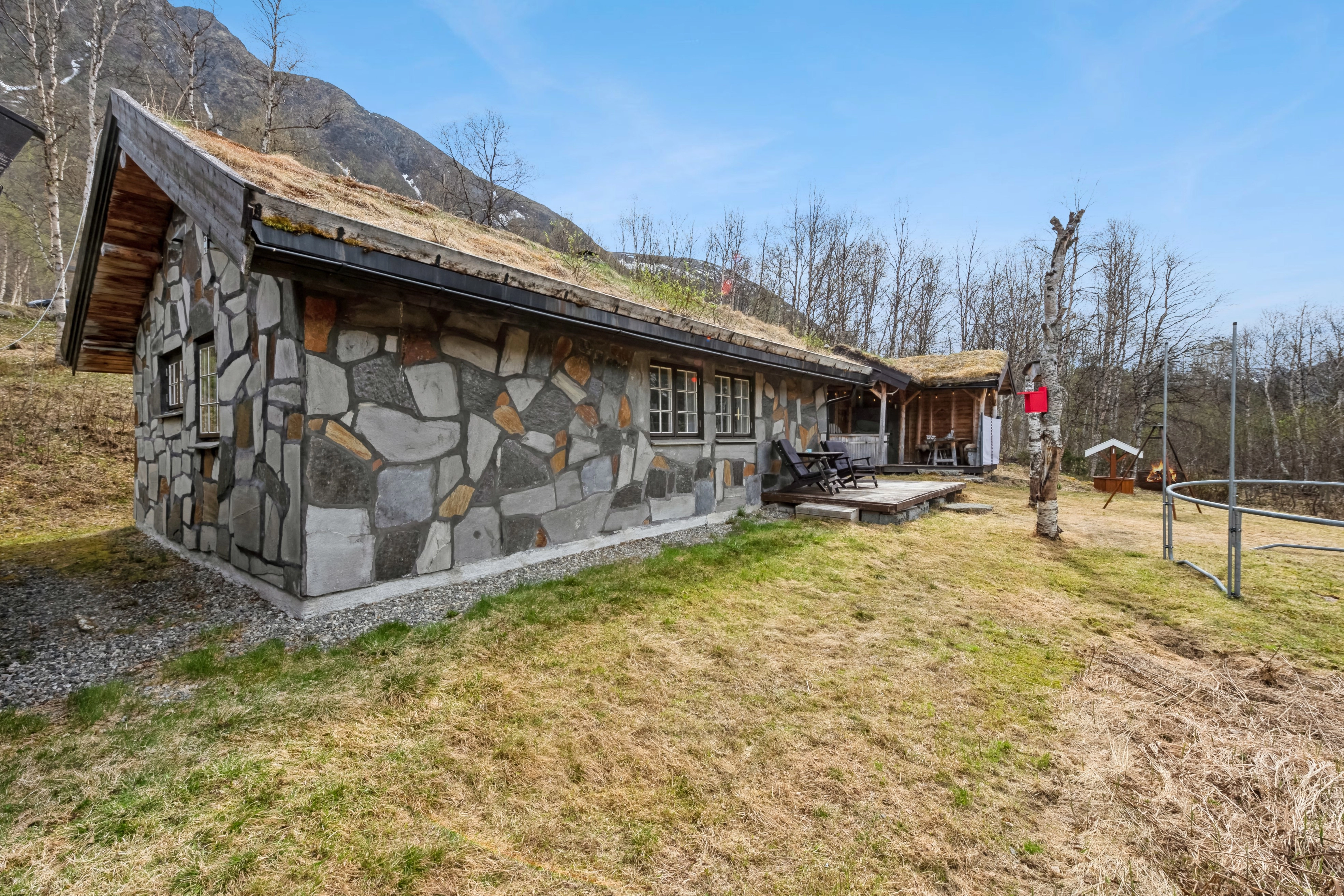 1996 Three-Bedroom House with Terrace in Norway's Scenic Storlidalen - View image 40 of 45
