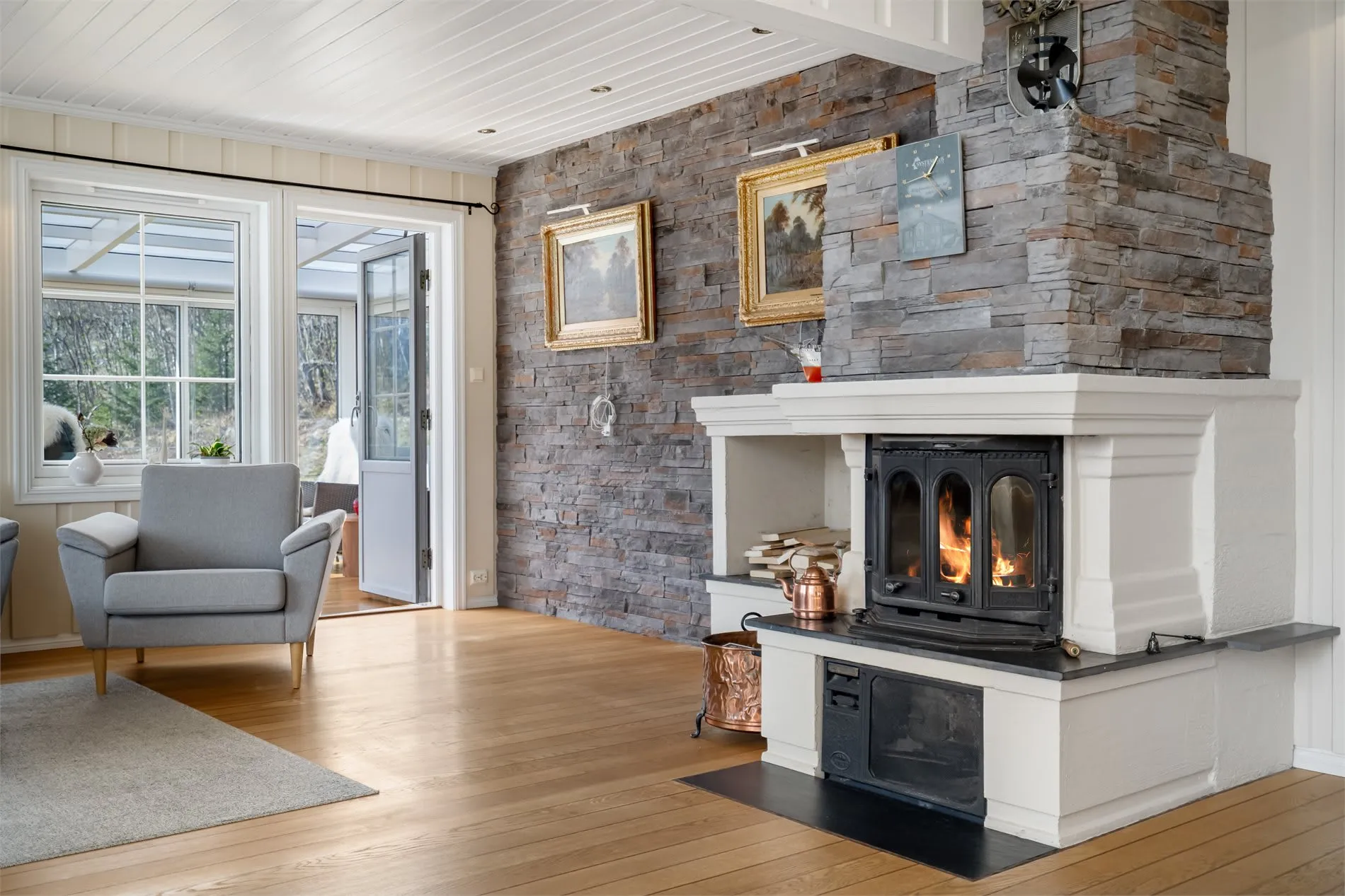 Spacious 4-Bedroom House with Fjord Views and Ample Parking in Torsken - View image 11 of 55