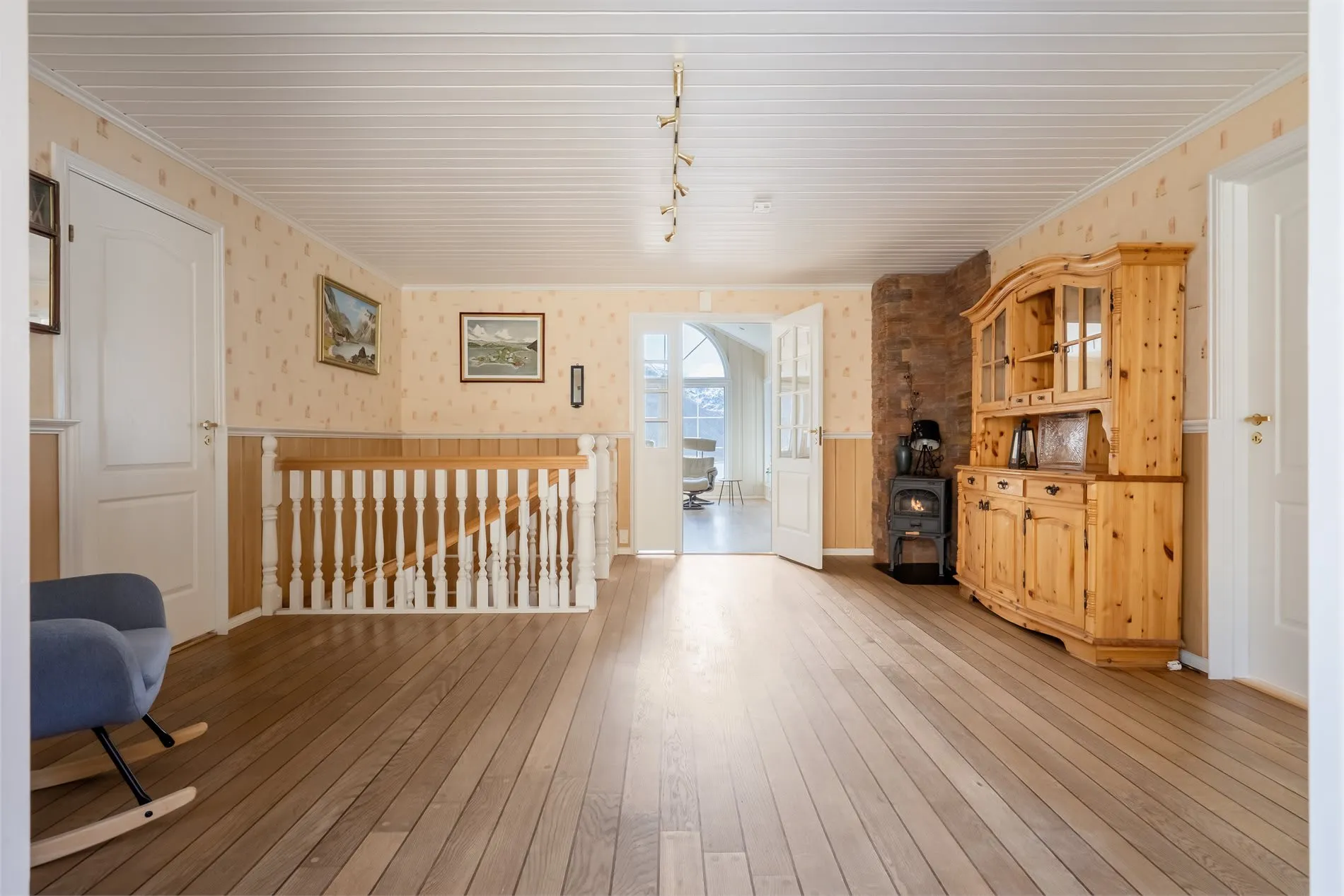 Spacious 4-Bedroom House with Fjord Views and Ample Parking in Torsken - View image 42 of 55