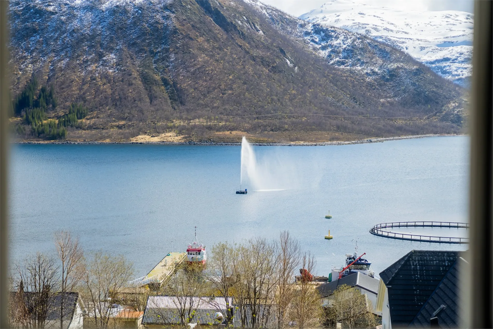 Spacious 4-Bedroom House with Fjord Views and Ample Parking in Torsken - View image 46 of 55