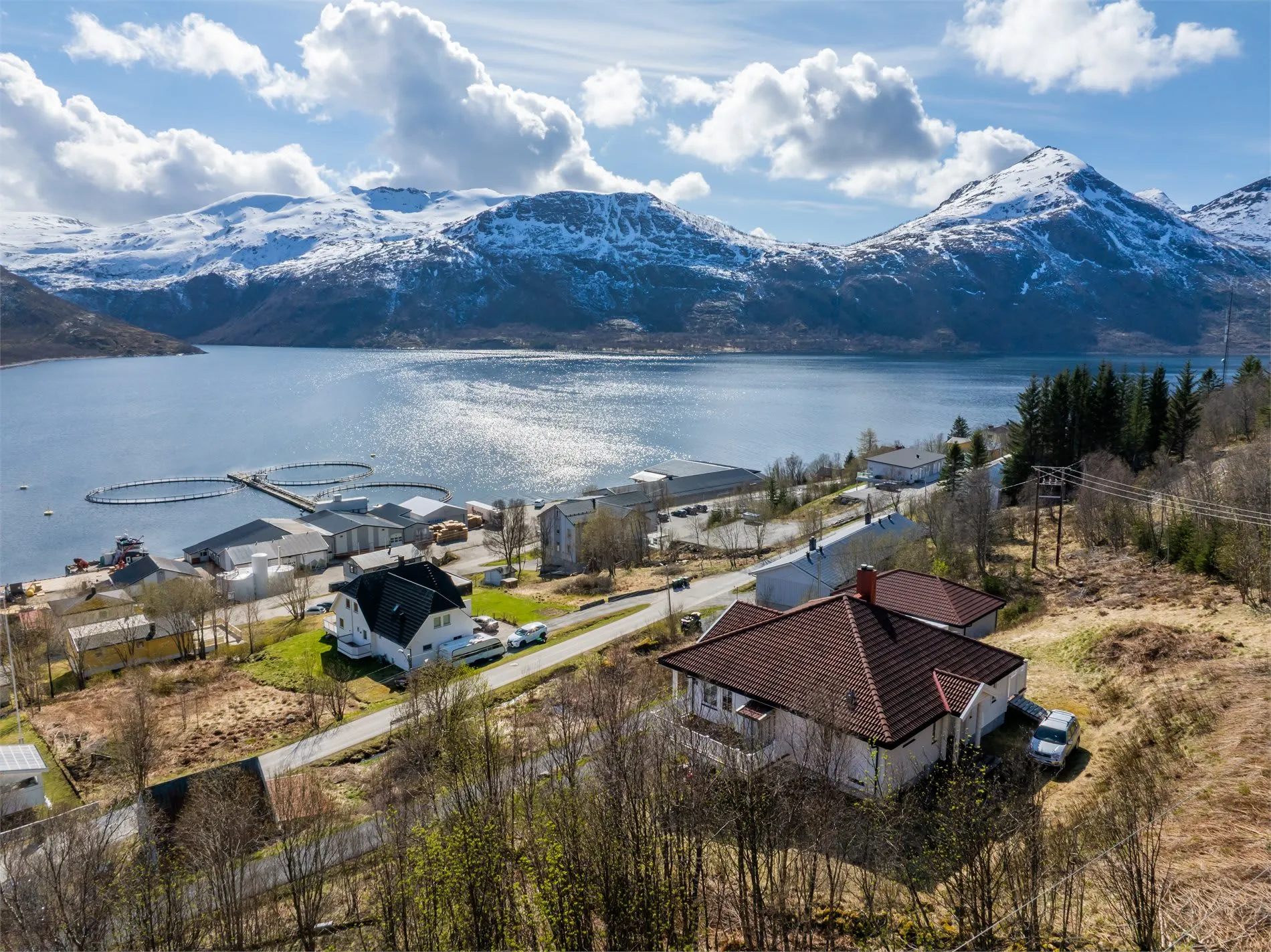 Spacious 4-Bedroom House with Fjord Views and Ample Parking in Torsken - View image 49 of 55