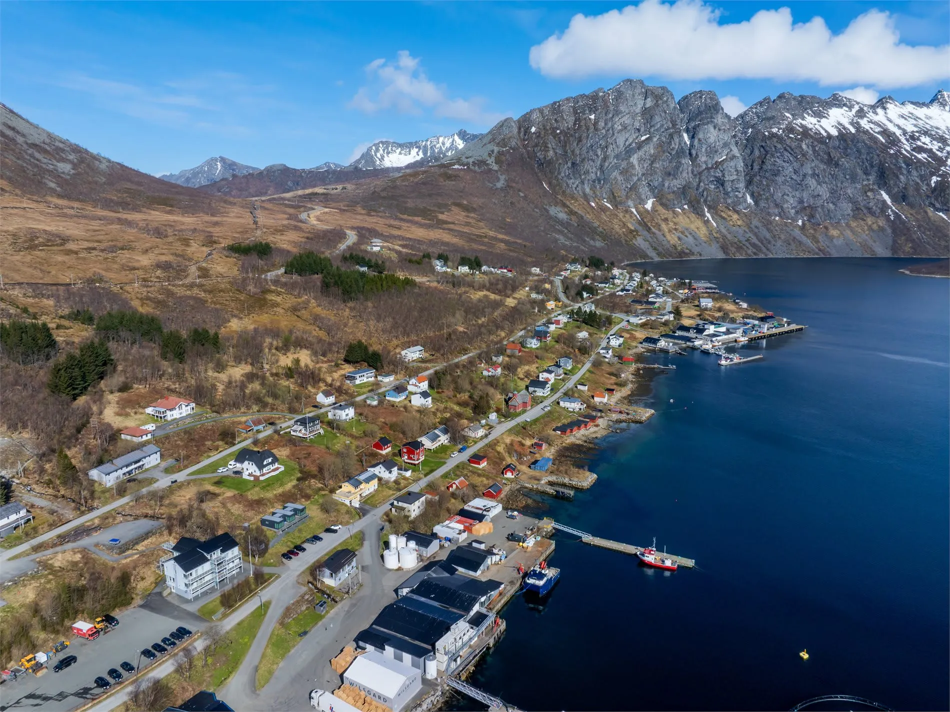Spacious 4-Bedroom House with Fjord Views and Ample Parking in Torsken - View image 52 of 55