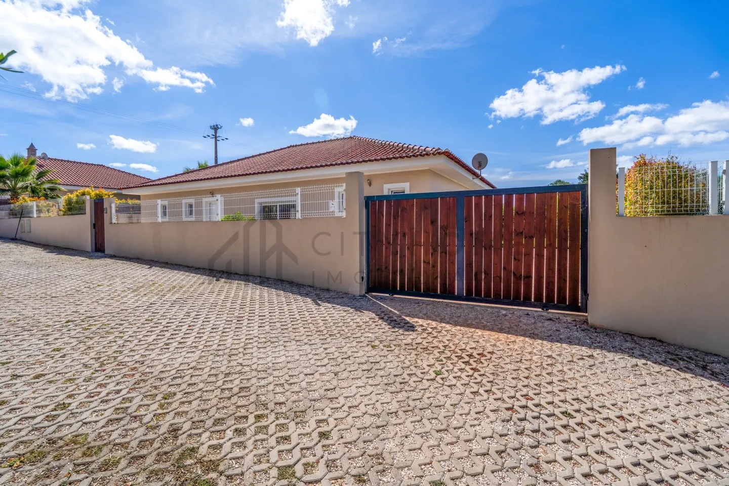 Contemporary 3-Bedroom Villa with Pool and Parking in Scenic Faro, Portugal - Image 3