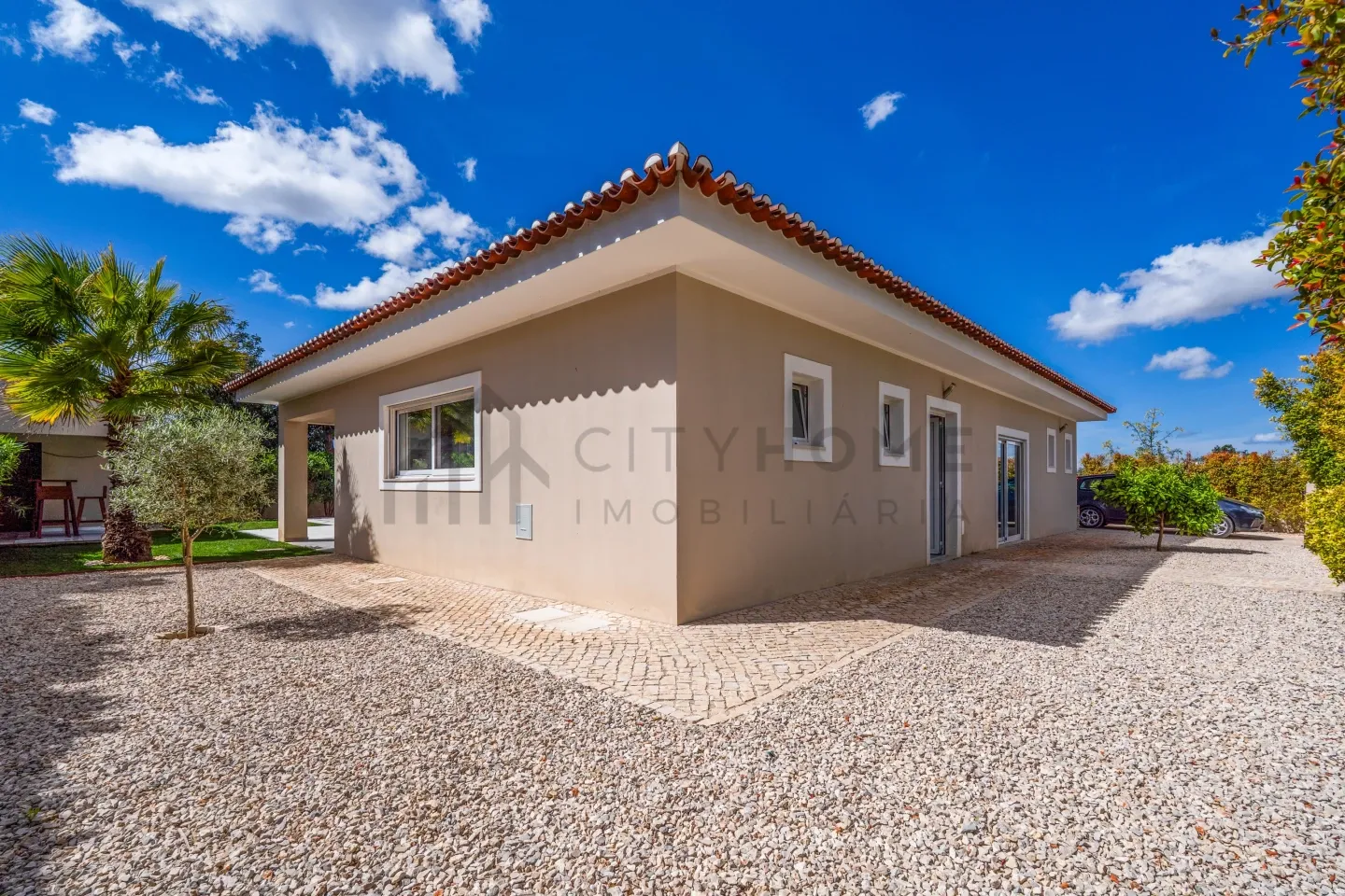 Contemporary 3-Bedroom Villa with Pool and Parking in Scenic Faro, Portugal - Image 5