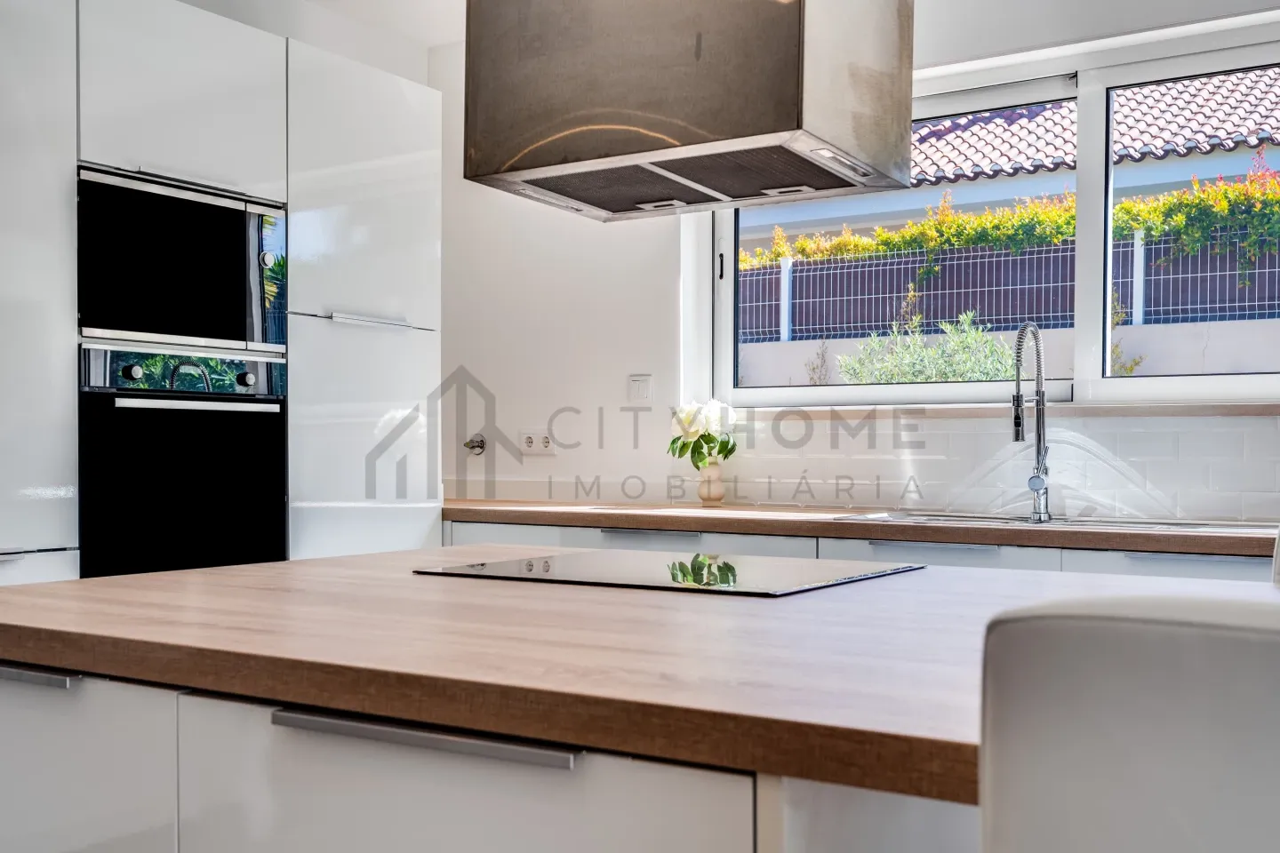 Contemporary 3-Bedroom Villa with Pool and Parking in Scenic Faro, Portugal - View image 12 of 49