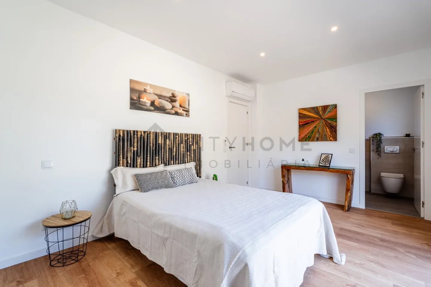 Contemporary 3-Bedroom Villa with Pool and Parking in Scenic Faro, Portugal - View image 18 of 49