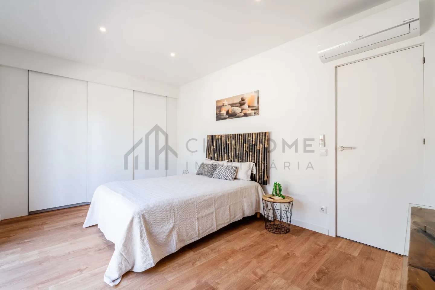 Contemporary 3-Bedroom Villa with Pool and Parking in Scenic Faro, Portugal - View image 19 of 49