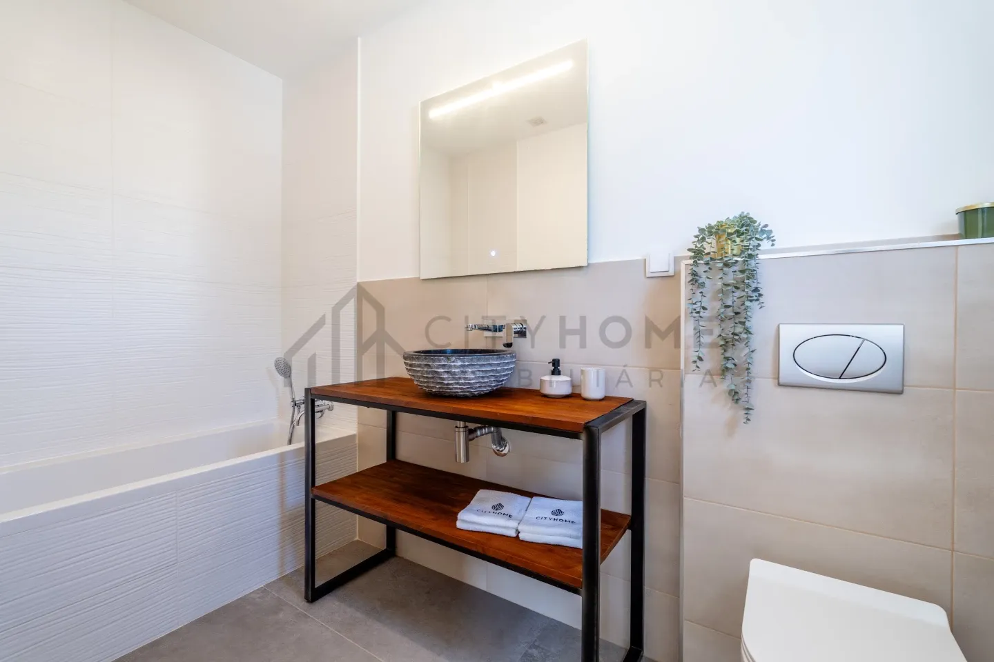 Contemporary 3-Bedroom Villa with Pool and Parking in Scenic Faro, Portugal - View image 20 of 49