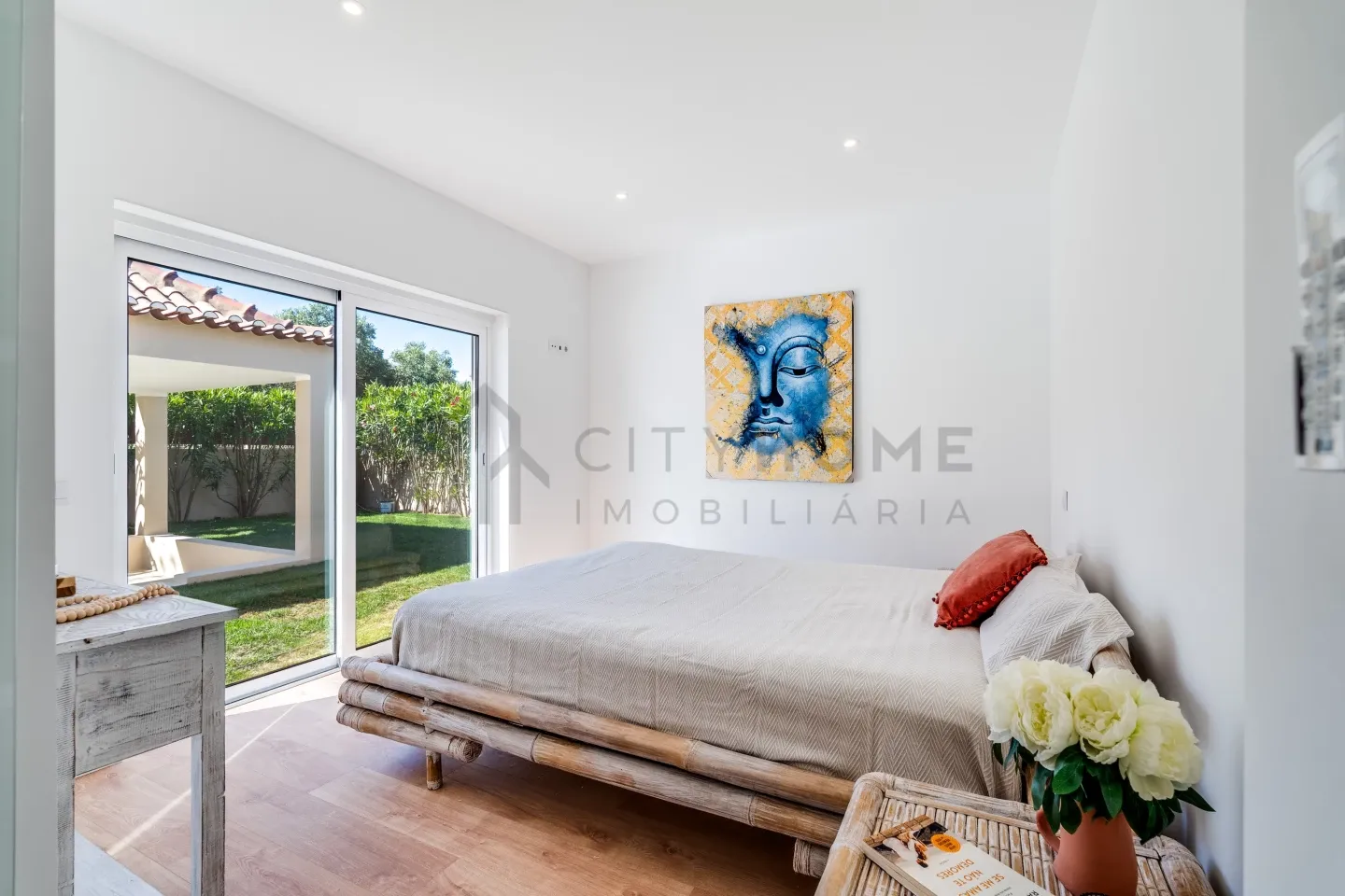 Contemporary 3-Bedroom Villa with Pool and Parking in Scenic Faro, Portugal - View image 27 of 49