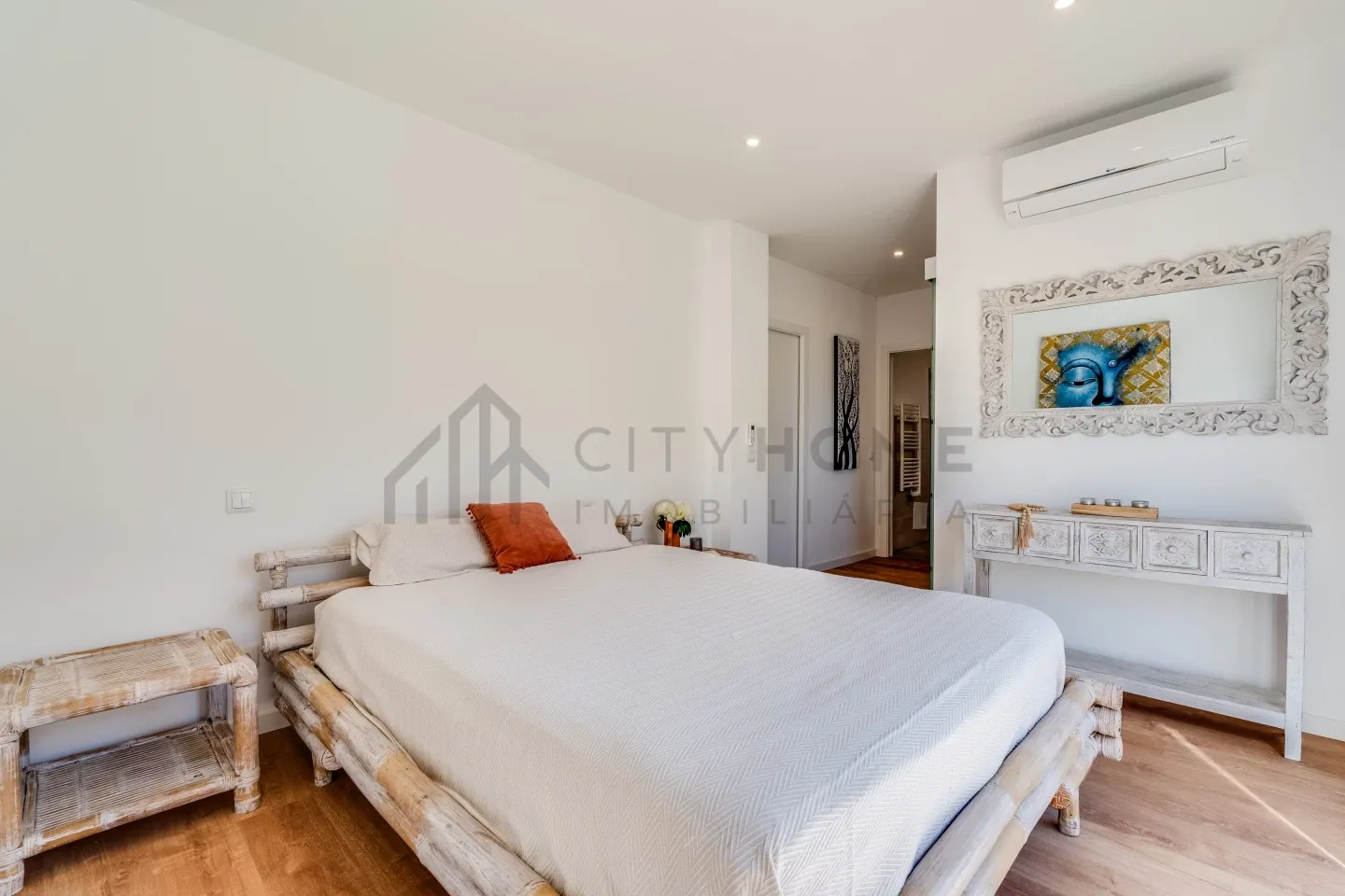 Contemporary 3-Bedroom Villa with Pool and Parking in Scenic Faro, Portugal - View image 28 of 49