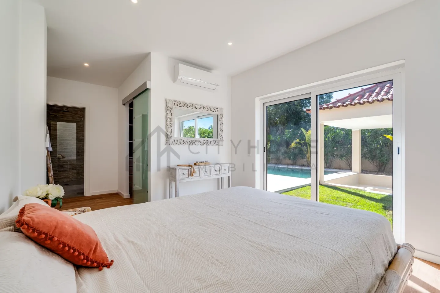 Contemporary 3-Bedroom Villa with Pool and Parking in Scenic Faro, Portugal - View image 30 of 49