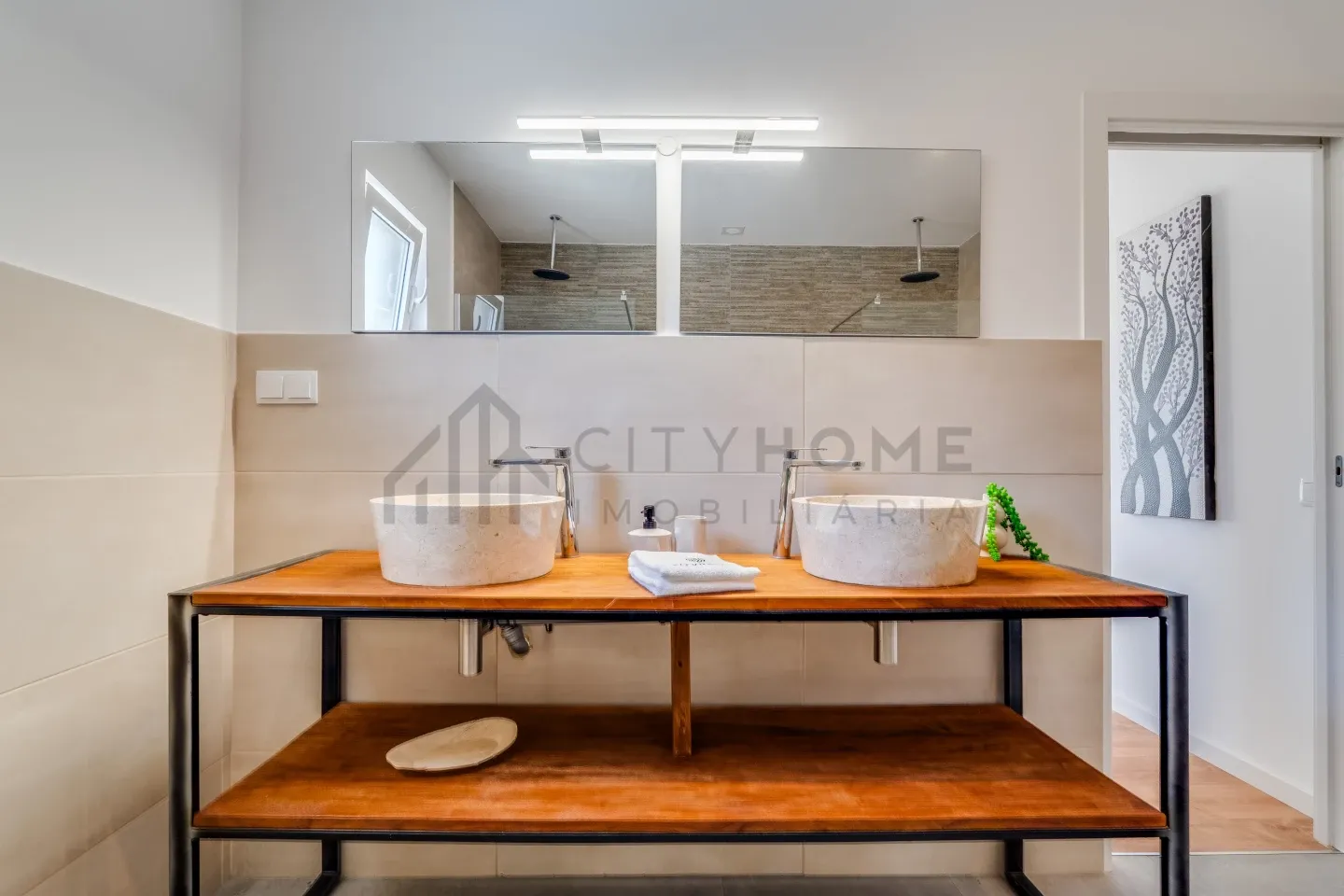Contemporary 3-Bedroom Villa with Pool and Parking in Scenic Faro, Portugal - View image 33 of 49