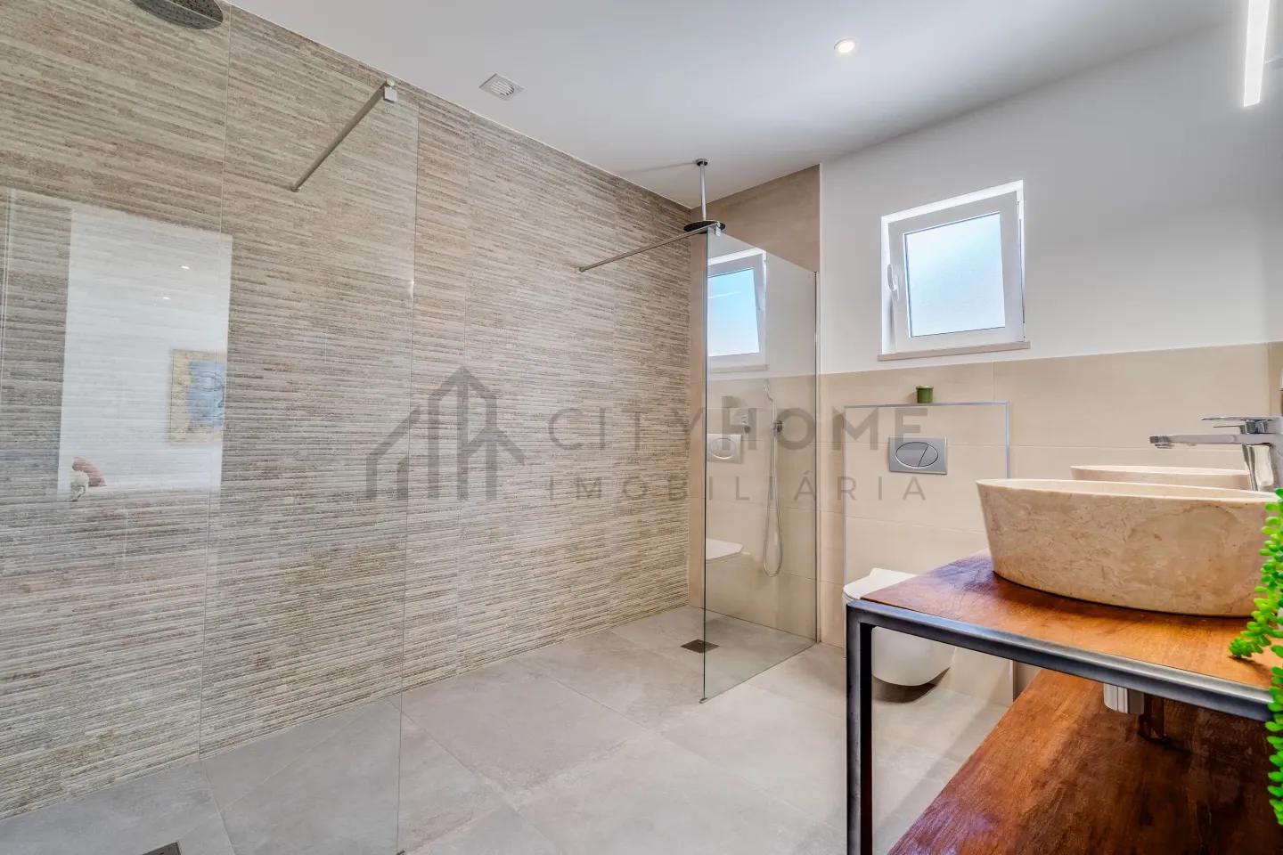 Contemporary 3-Bedroom Villa with Pool and Parking in Scenic Faro, Portugal - View image 35 of 49