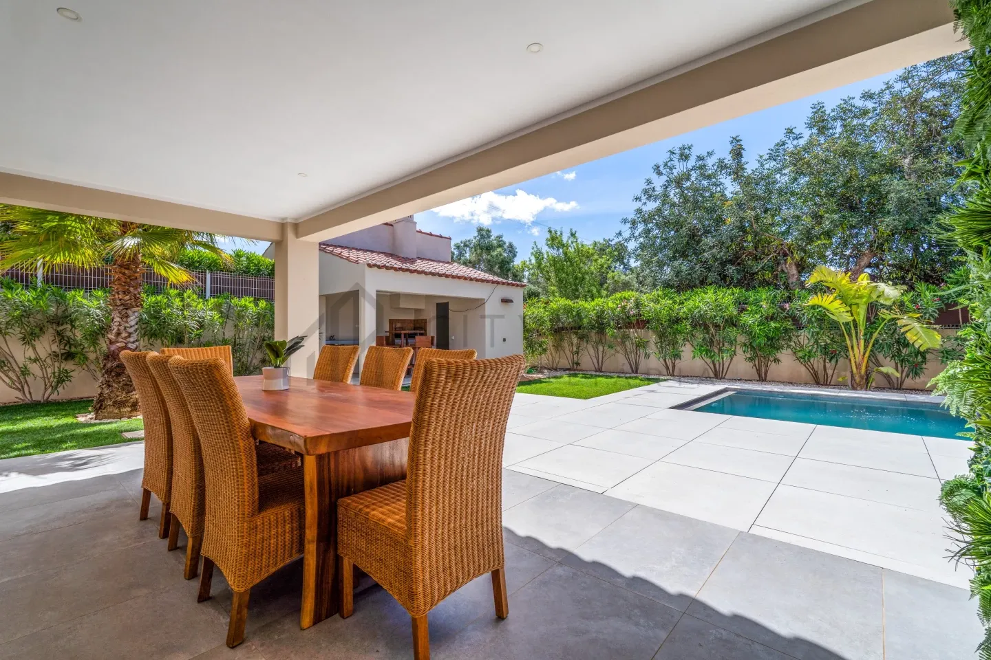 Contemporary 3-Bedroom Villa with Pool and Parking in Scenic Faro, Portugal - View image 36 of 49