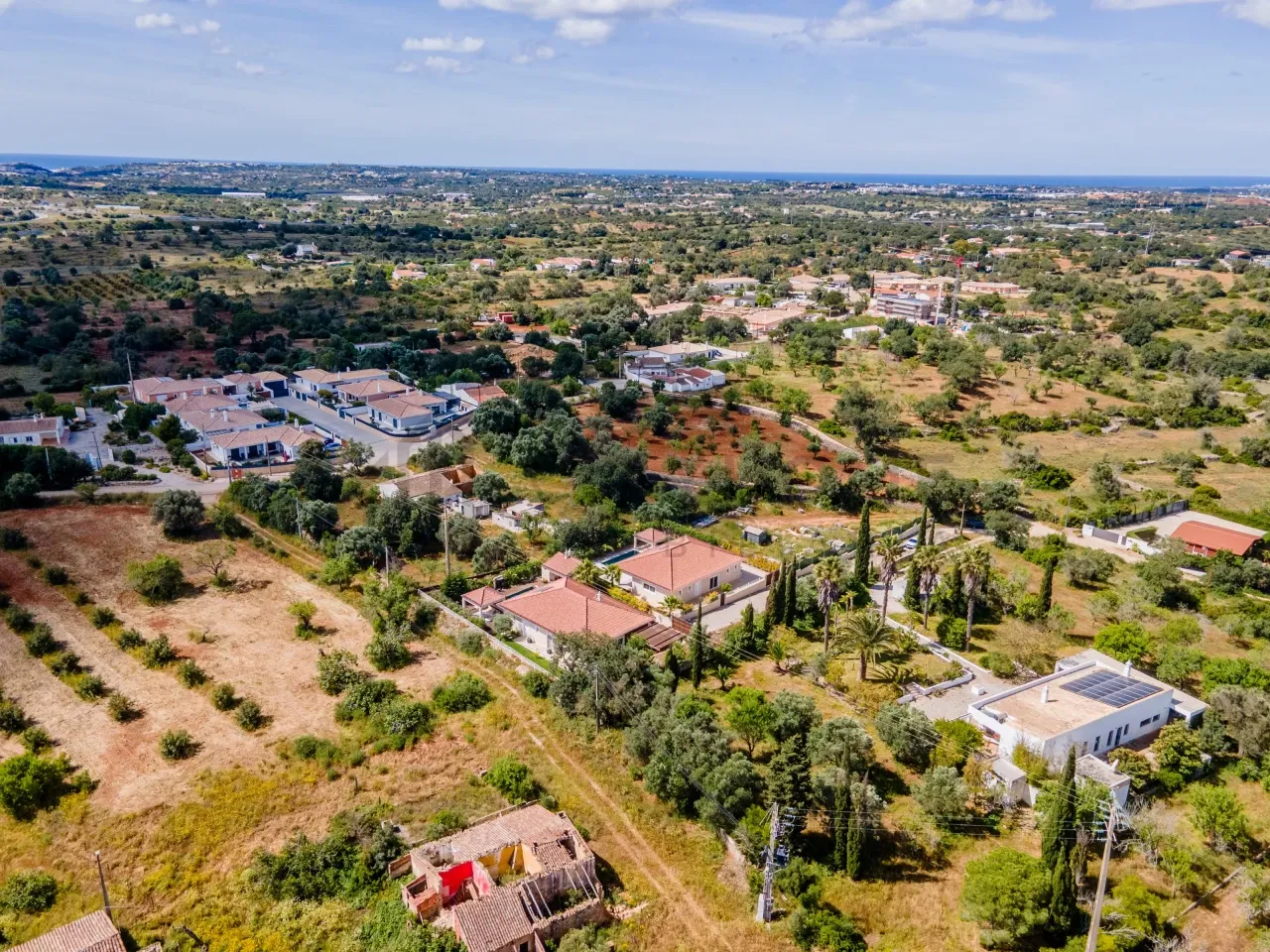 Contemporary 3-Bedroom Villa with Pool and Parking in Scenic Faro, Portugal - View image 48 of 49