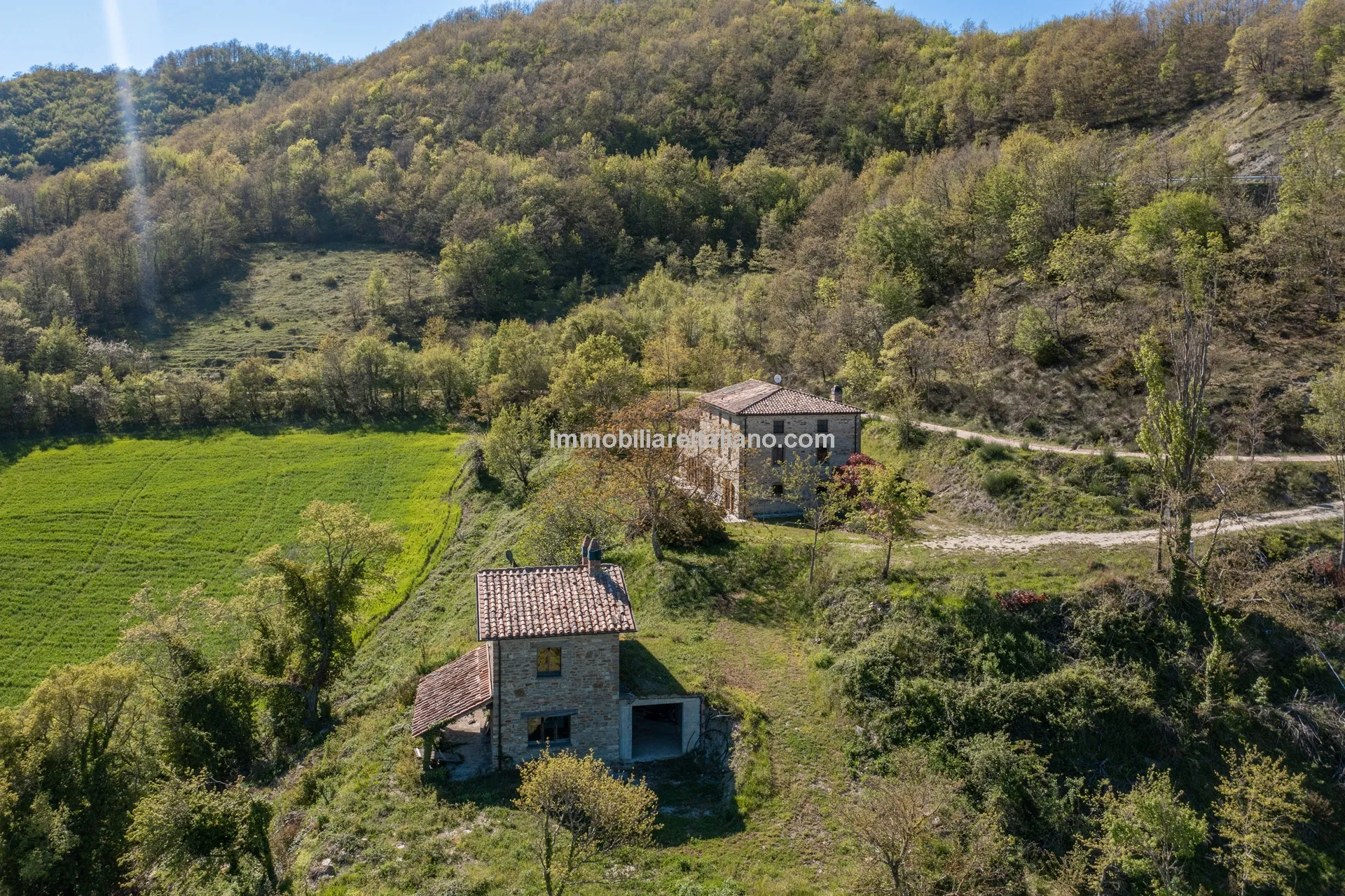Expansive 6-Bedroom Country House in Umbria with Ample Gardens - View image 11 of 60