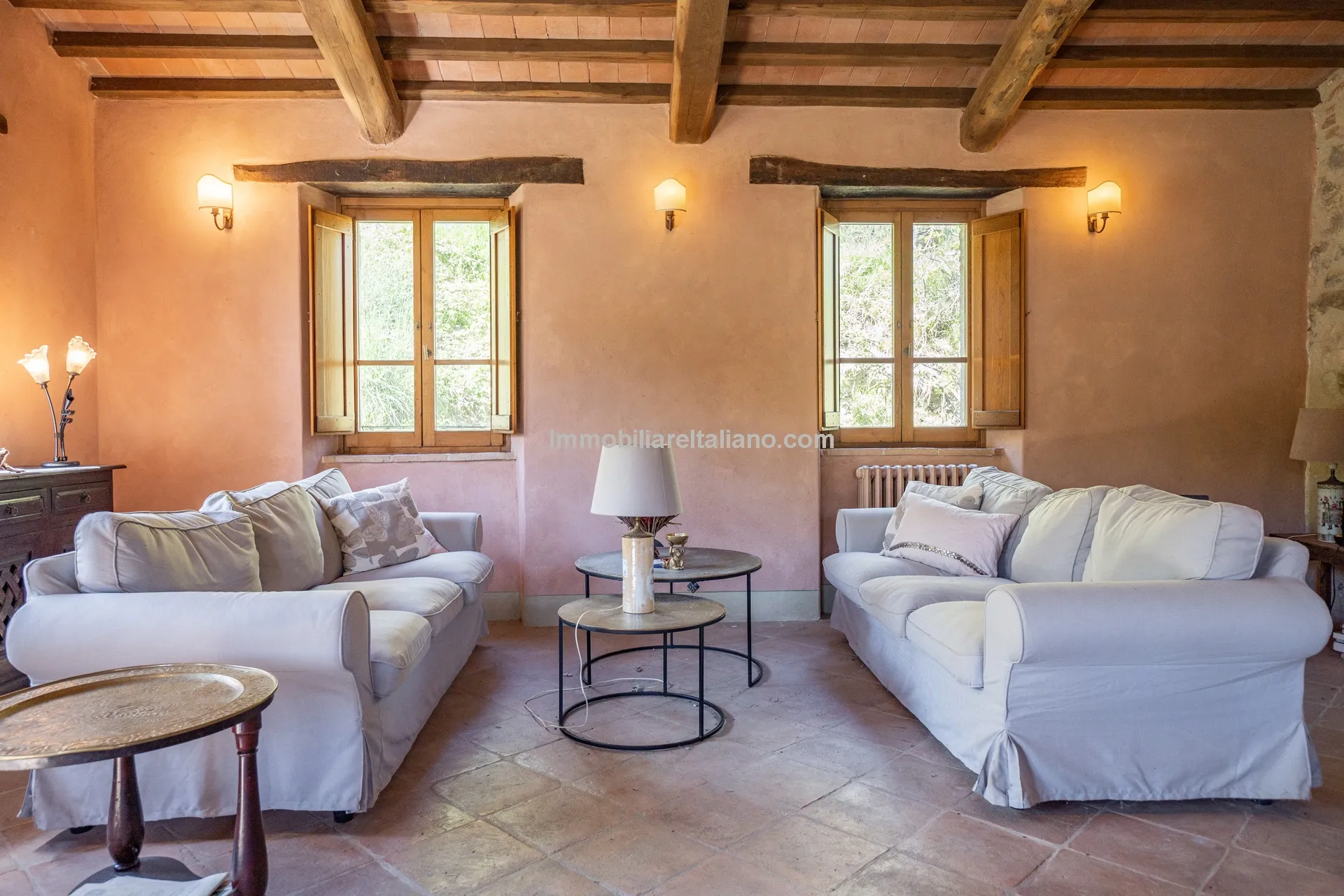 Expansive 6-Bedroom Country House in Umbria with Ample Gardens - View image 22 of 60