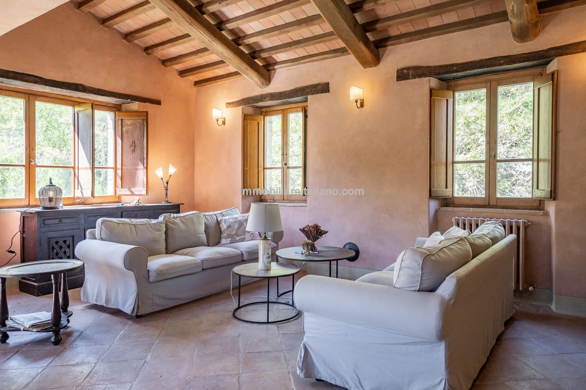 Expansive 6-Bedroom Country House in Umbria with Ample Gardens - View image 24 of 60