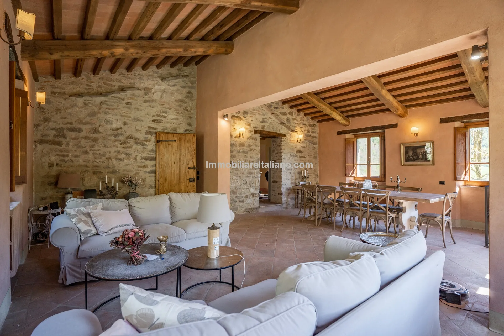Expansive 6-Bedroom Country House in Umbria with Ample Gardens - View image 25 of 60