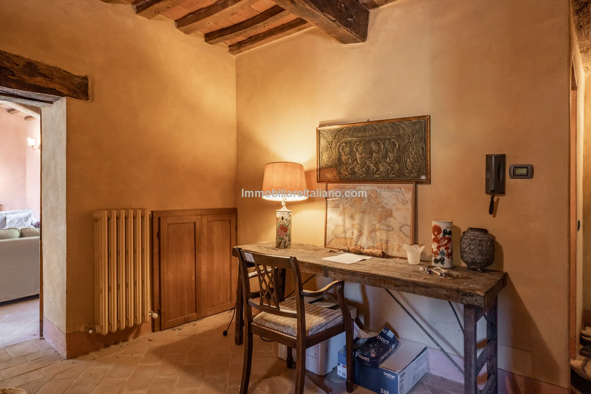 Expansive 6-Bedroom Country House in Umbria with Ample Gardens - View image 31 of 60
