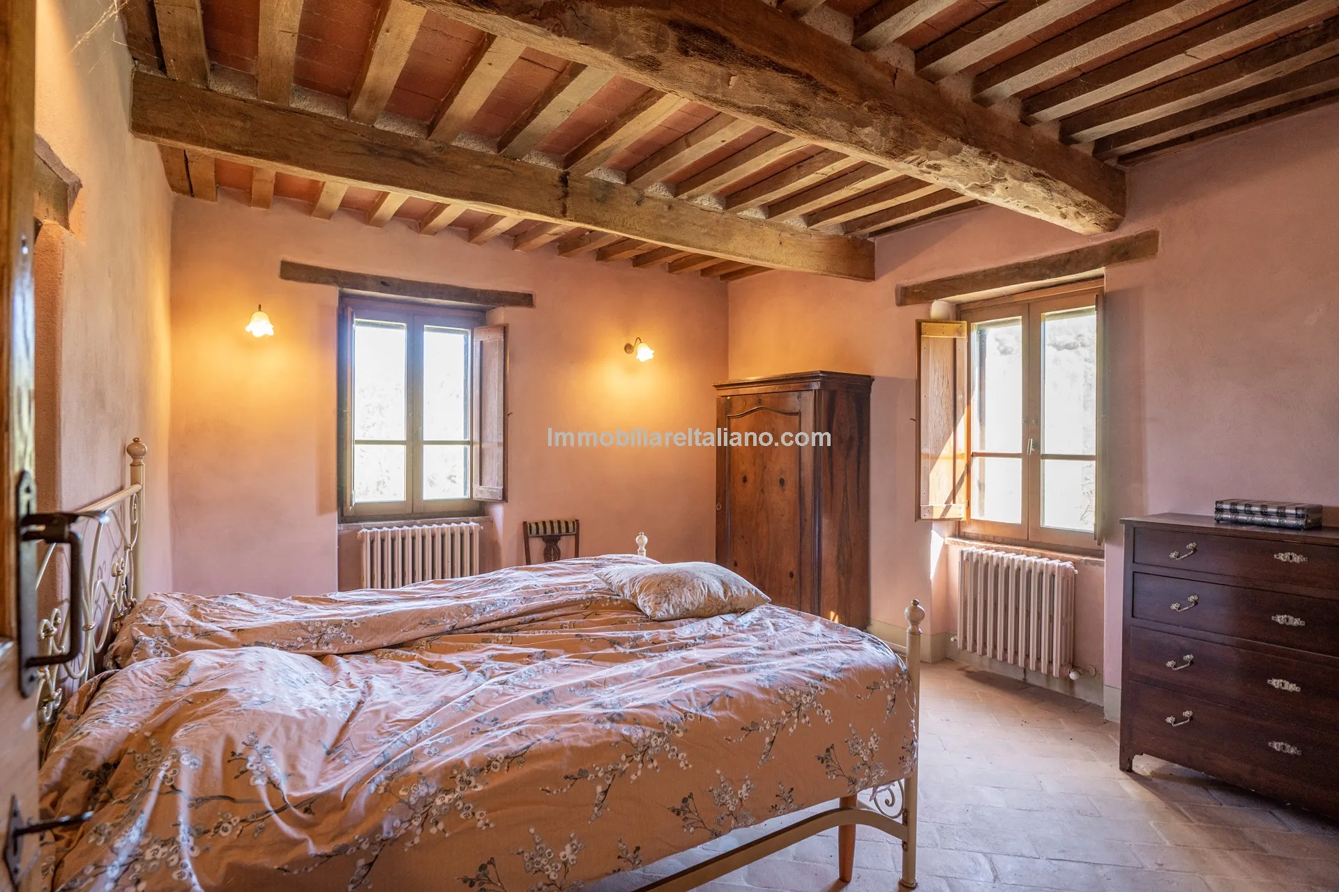Expansive 6-Bedroom Country House in Umbria with Ample Gardens - View image 37 of 60