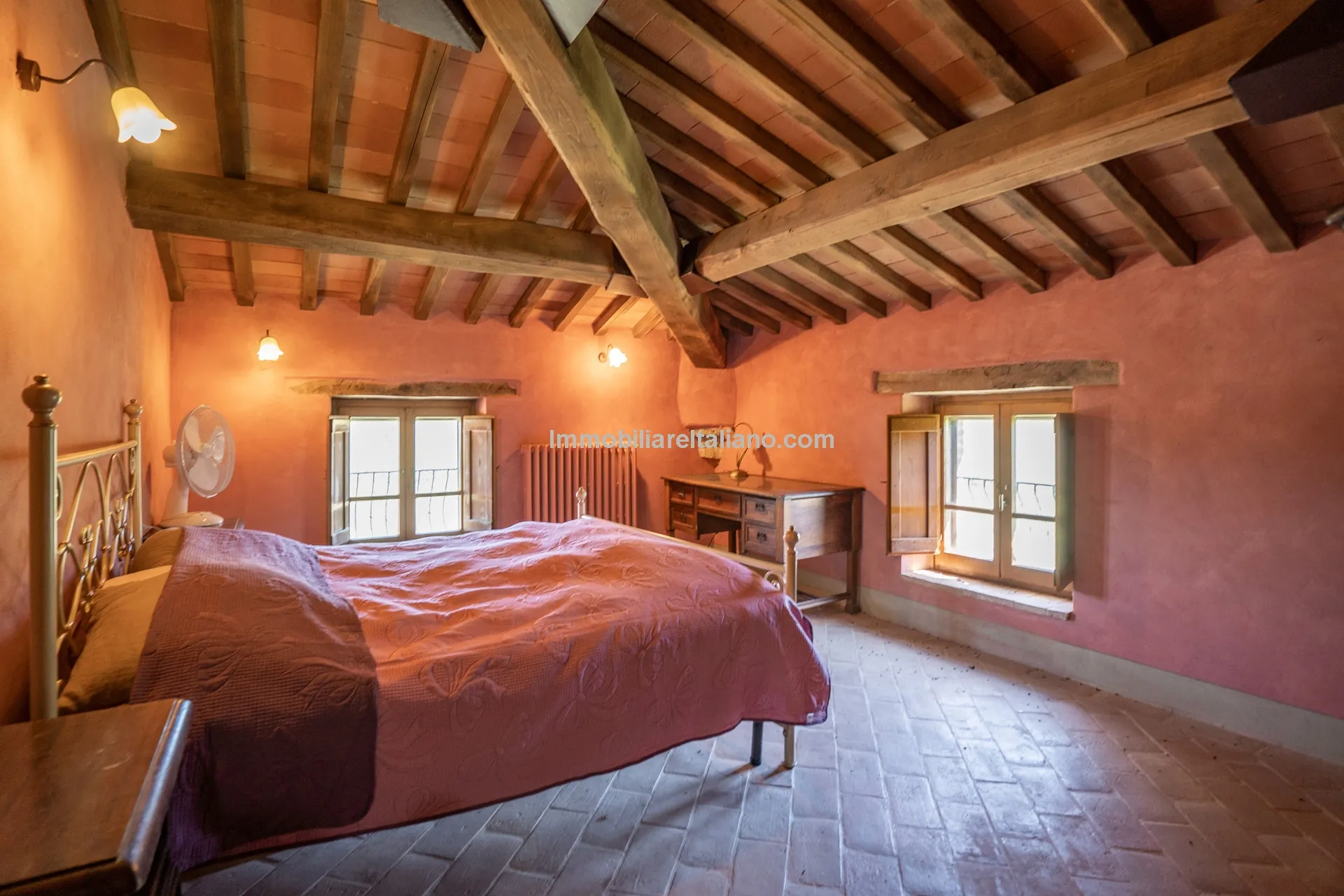 Expansive 6-Bedroom Country House in Umbria with Ample Gardens - View image 40 of 60