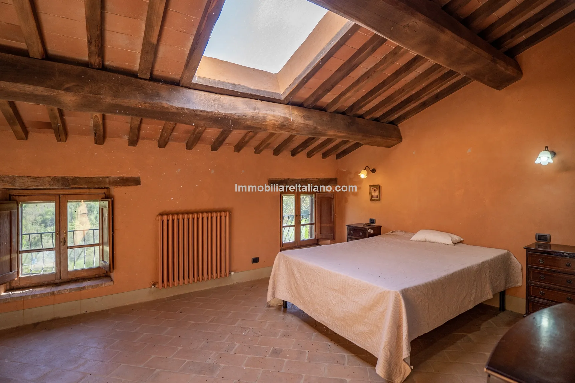 Expansive 6-Bedroom Country House in Umbria with Ample Gardens - View image 45 of 60