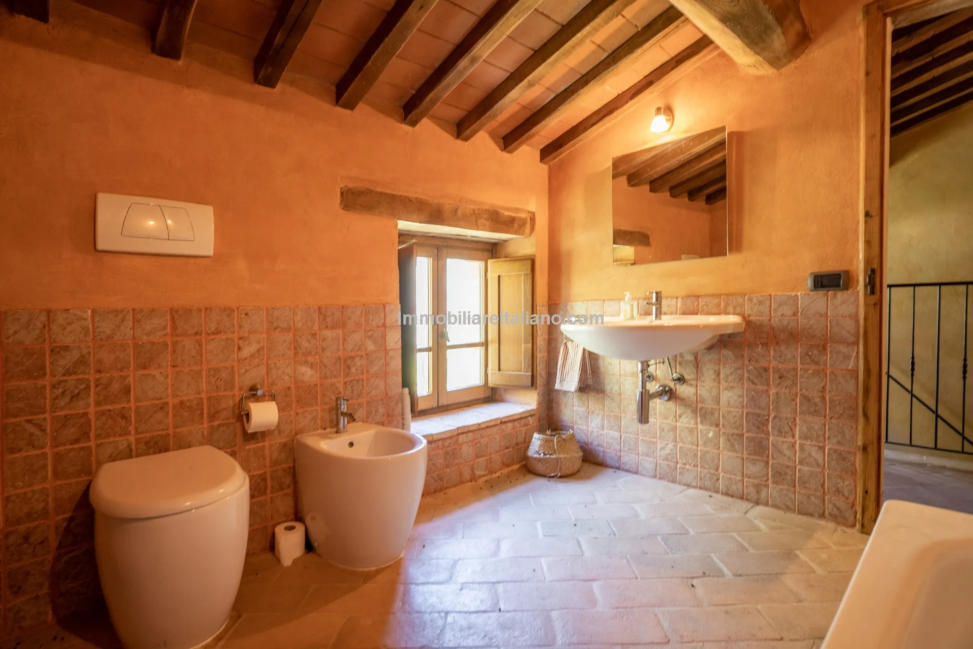Expansive 6-Bedroom Country House in Umbria with Ample Gardens - View image 48 of 60