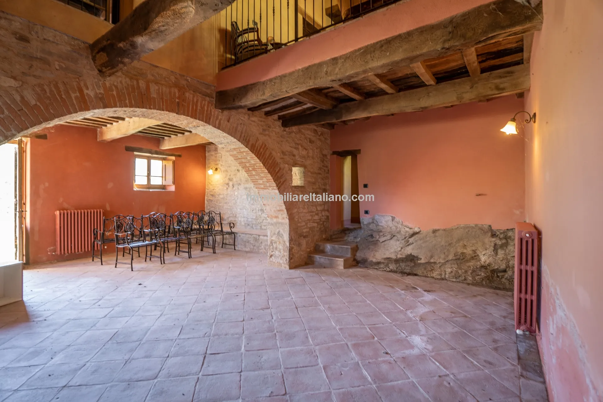 Expansive 6-Bedroom Country House in Umbria with Ample Gardens - View image 49 of 60