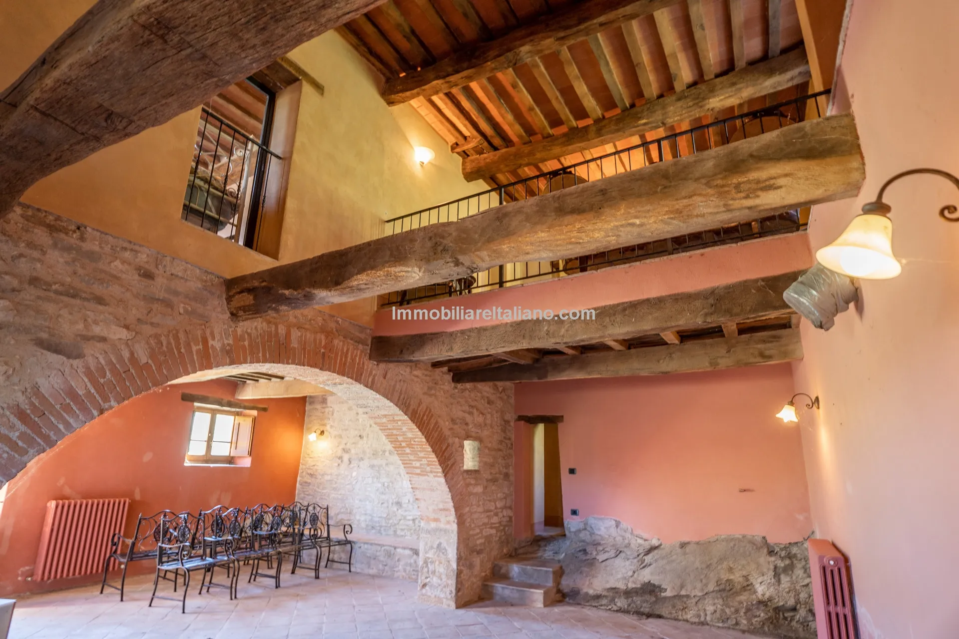 Expansive 6-Bedroom Country House in Umbria with Ample Gardens - View image 50 of 60