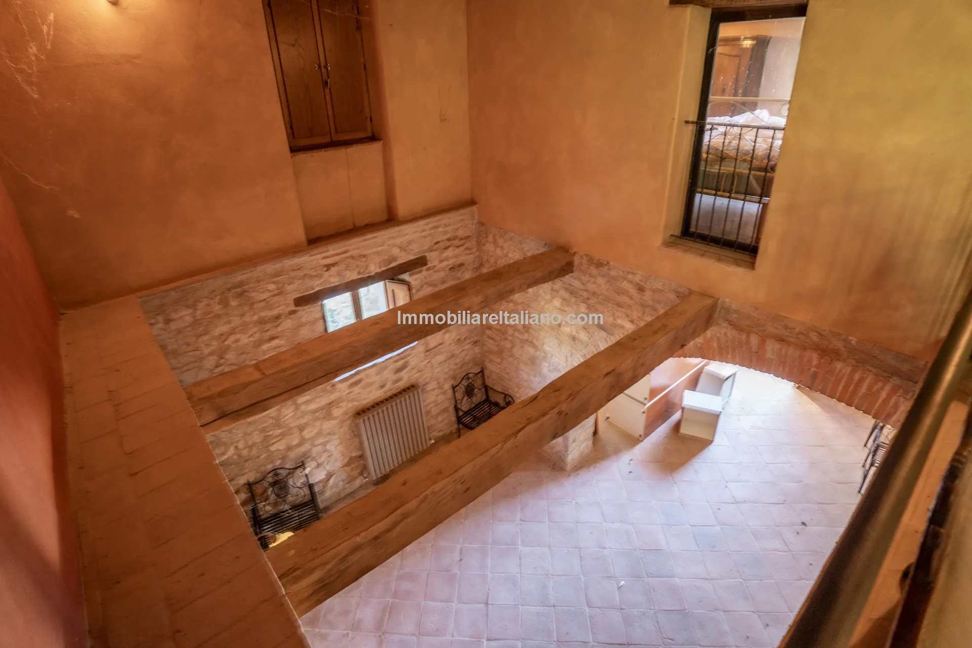Expansive 6-Bedroom Country House in Umbria with Ample Gardens - View image 51 of 60