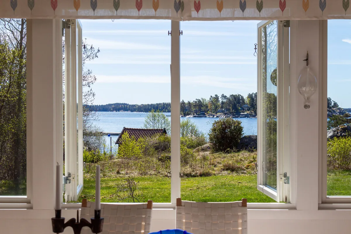 Modern 2-Bedroom Home with Expansive Garden by Stockholm's Waterside - Image 3