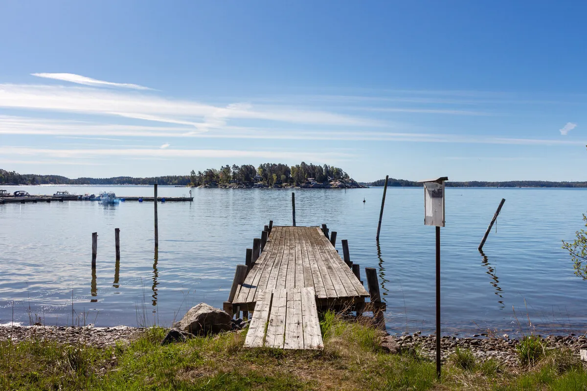 Modern 2-Bedroom Home with Expansive Garden by Stockholm's Waterside - View image 7 of 51